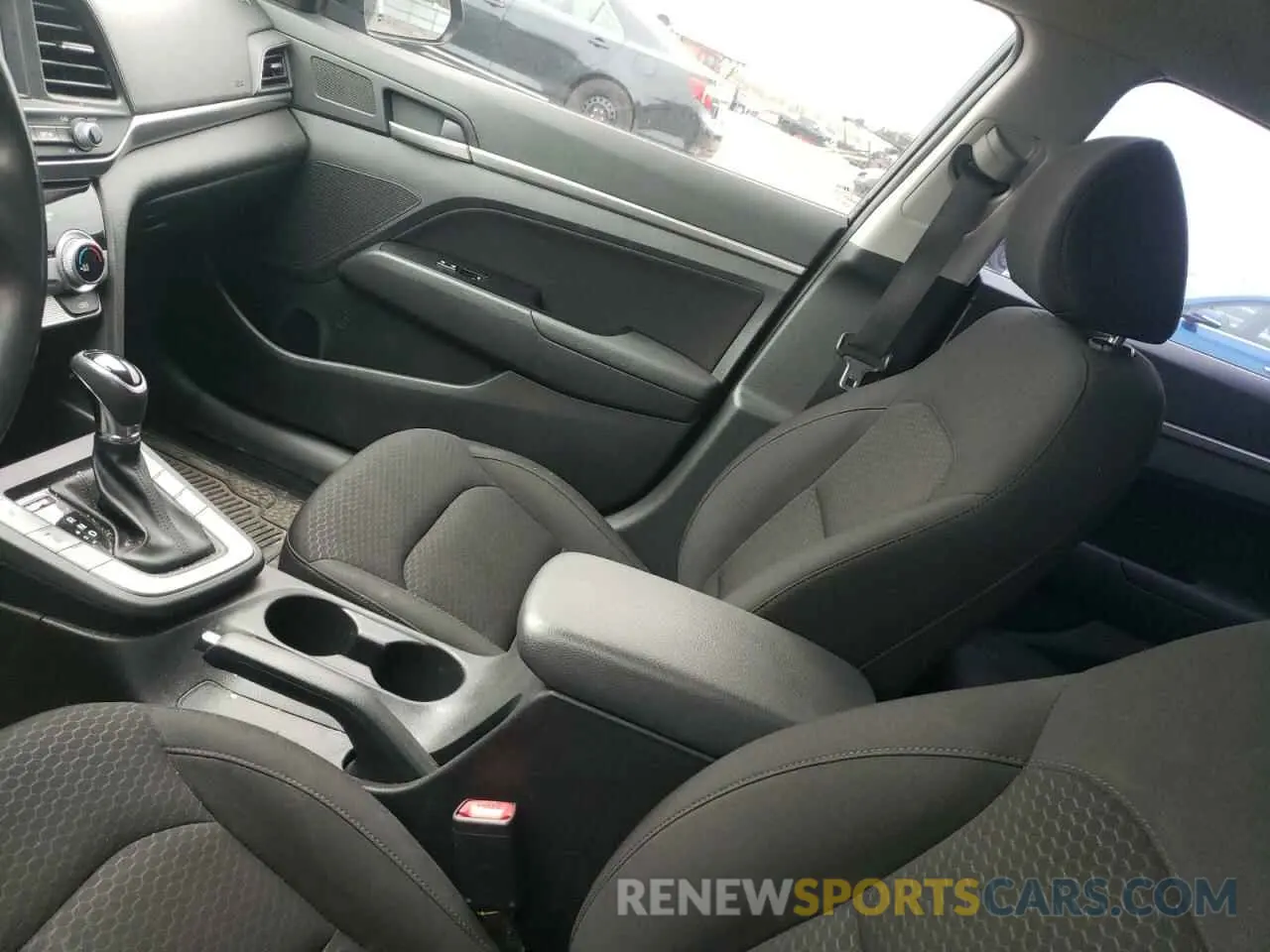 8 Фотография поврежденного автомобиля KMHD84LF8KU836549 HYUNDAI ELANTRA 2019