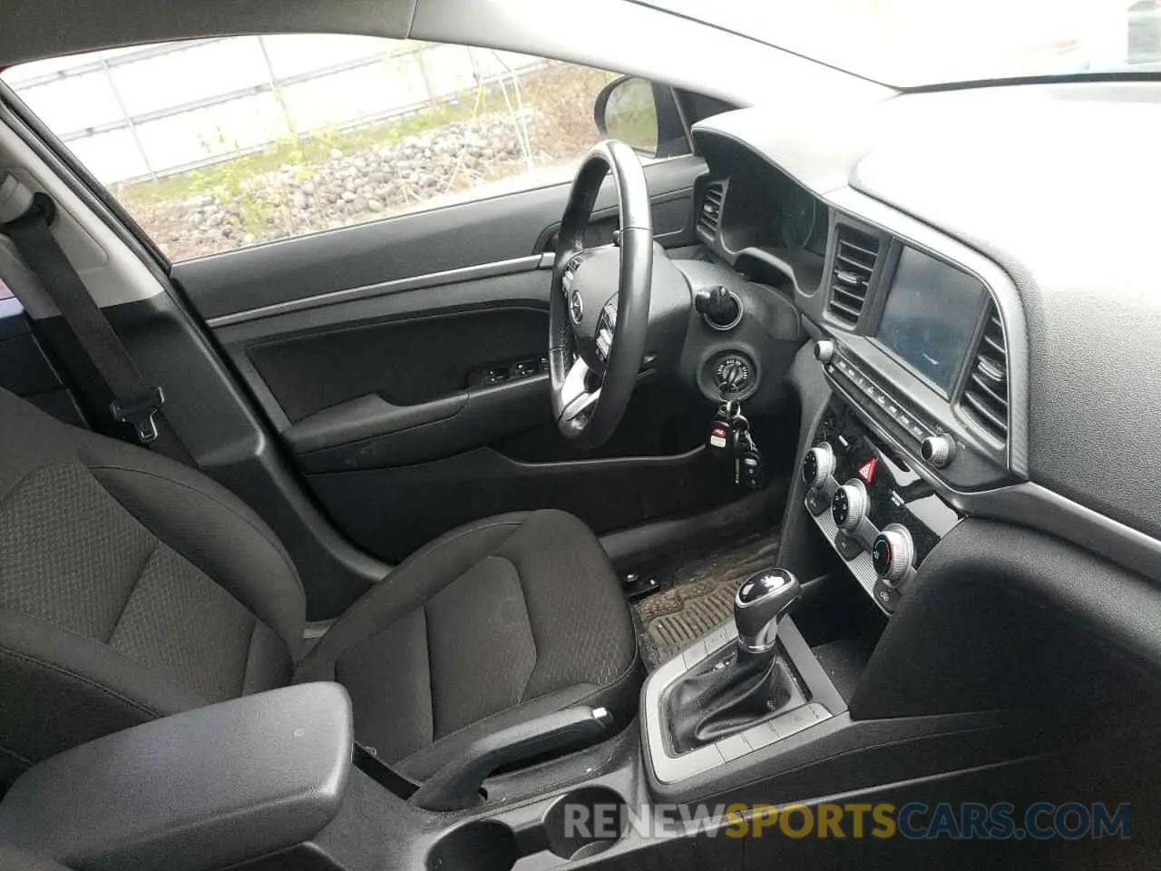9 Фотография поврежденного автомобиля KMHD84LF8KU836549 HYUNDAI ELANTRA 2019