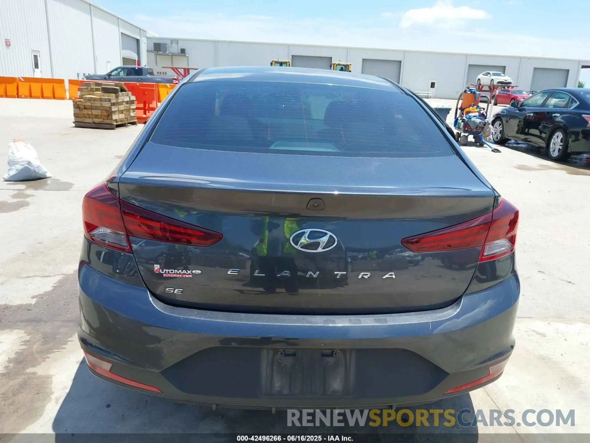16 Photograph of a damaged car 5NPD74LF0LH593080 HYUNDAI ELANTRA 2020