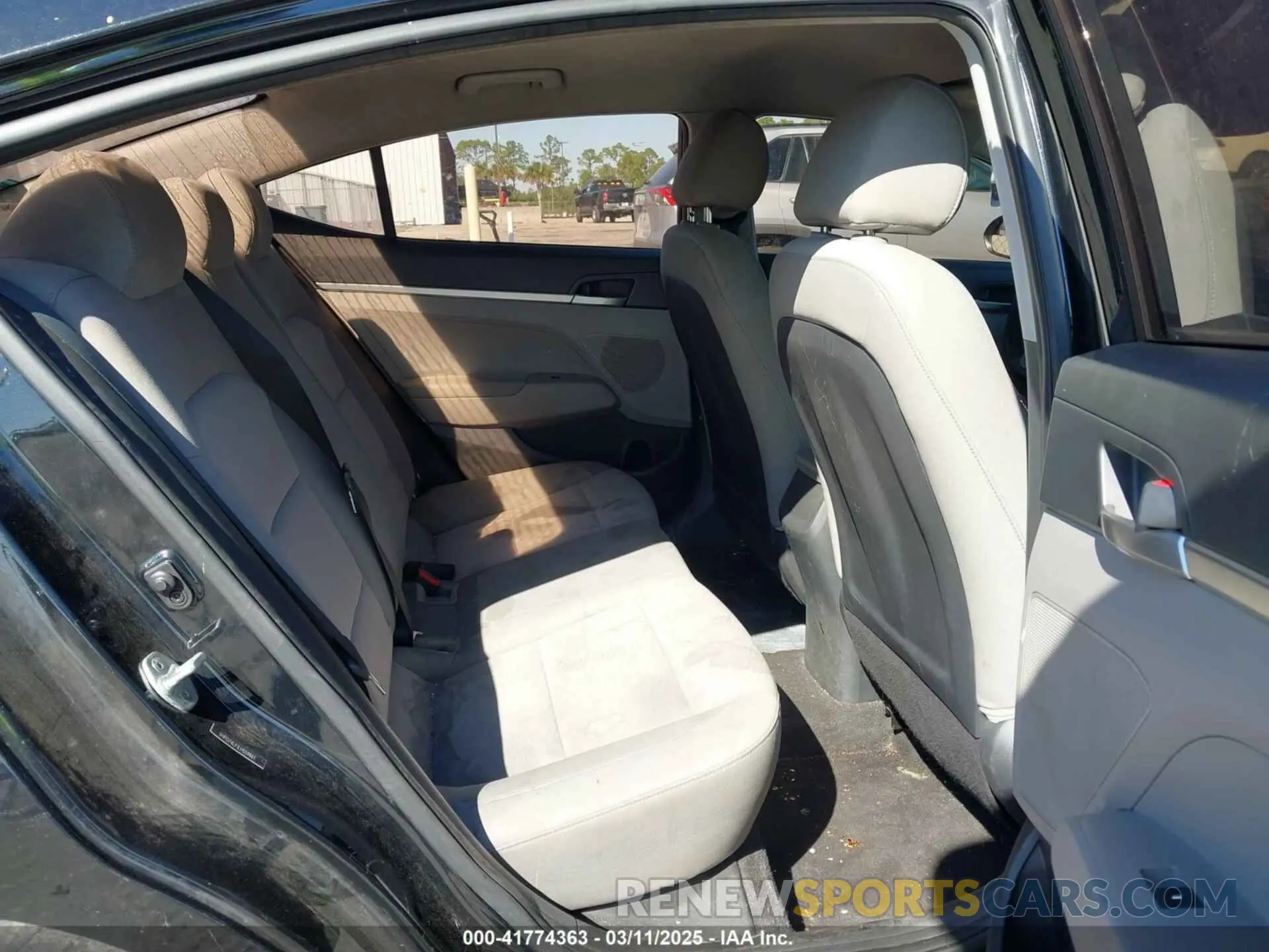 8 Photograph of a damaged car 5NPD74LF1LH559861 HYUNDAI ELANTRA 2020