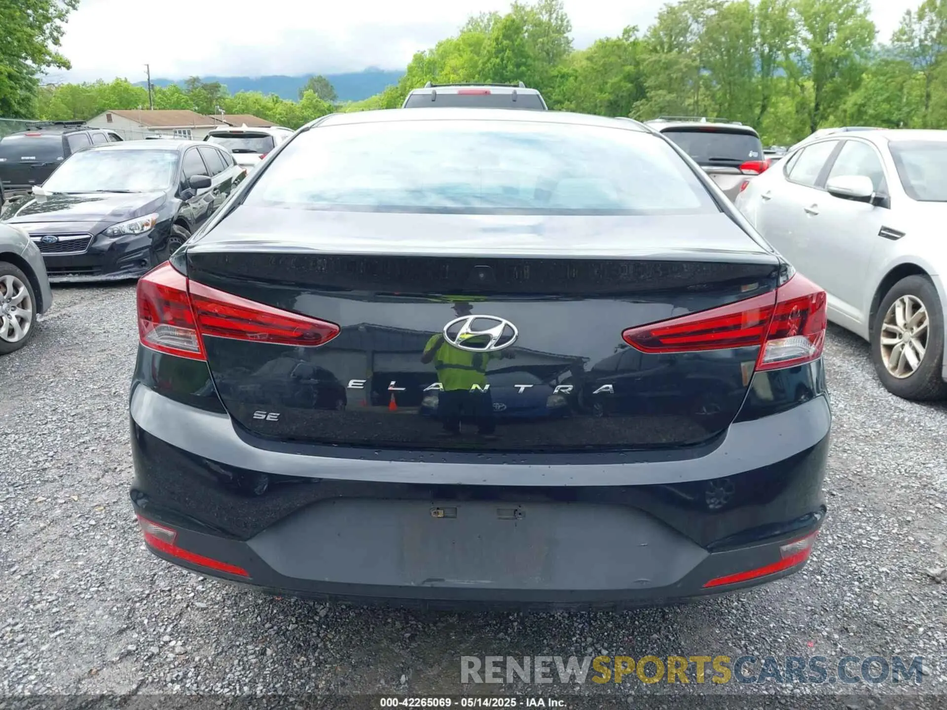 17 Photograph of a damaged car 5NPD74LF2LH510135 HYUNDAI ELANTRA 2020