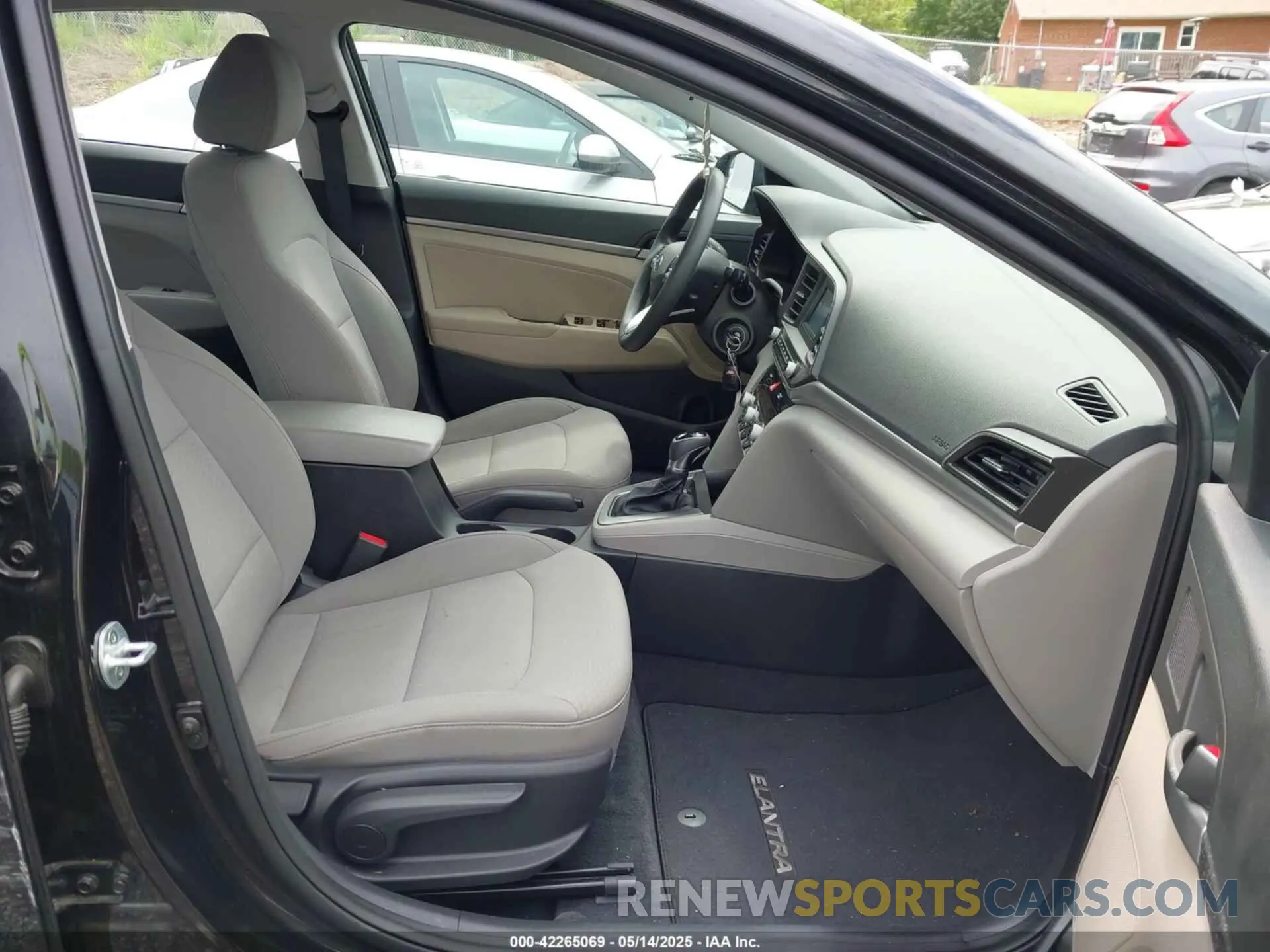 5 Photograph of a damaged car 5NPD74LF2LH510135 HYUNDAI ELANTRA 2020