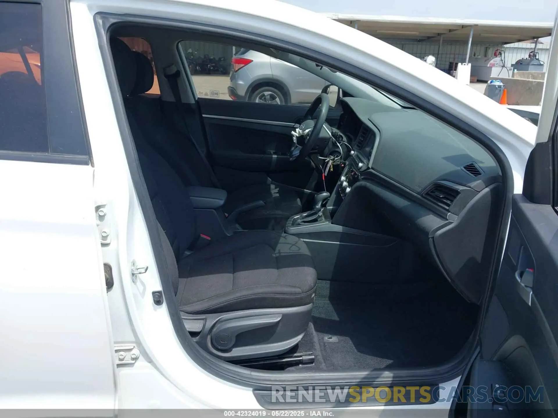 5 Photograph of a damaged car 5NPD74LF2LH562915 HYUNDAI ELANTRA 2020