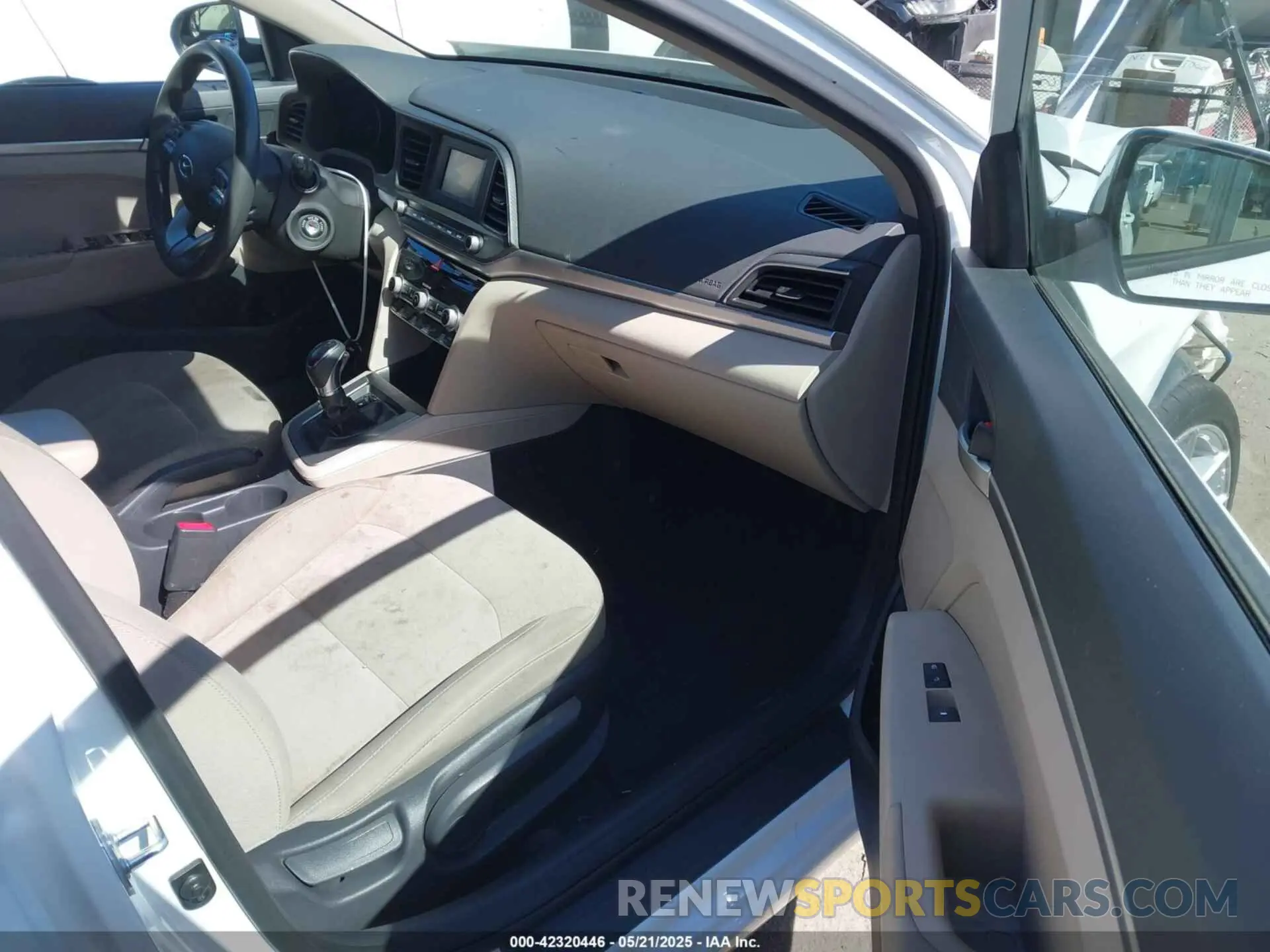 5 Photograph of a damaged car 5NPD74LF3LH503856 HYUNDAI ELANTRA 2020