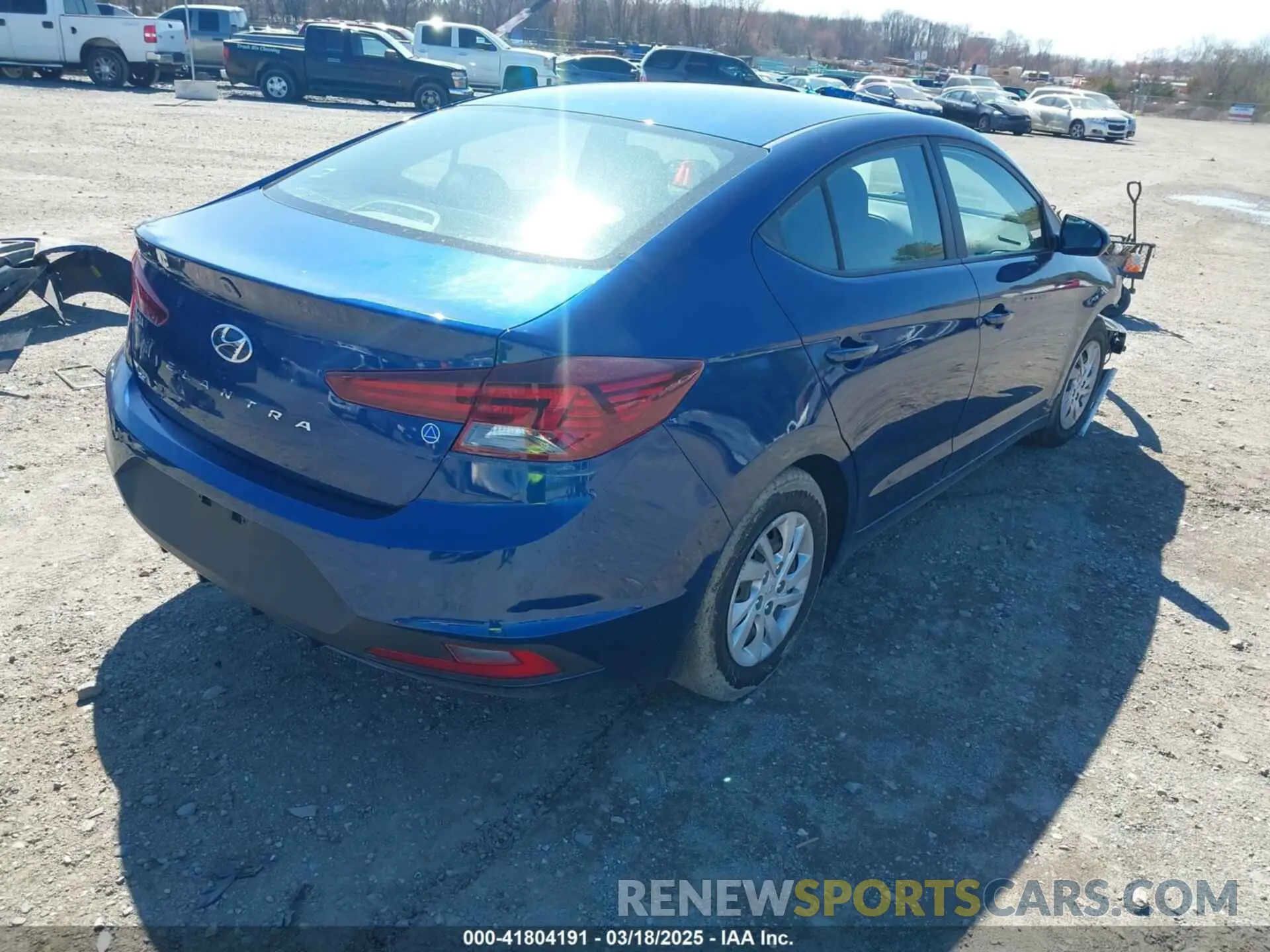 4 Photograph of a damaged car 5NPD74LF3LH528109 HYUNDAI ELANTRA 2020