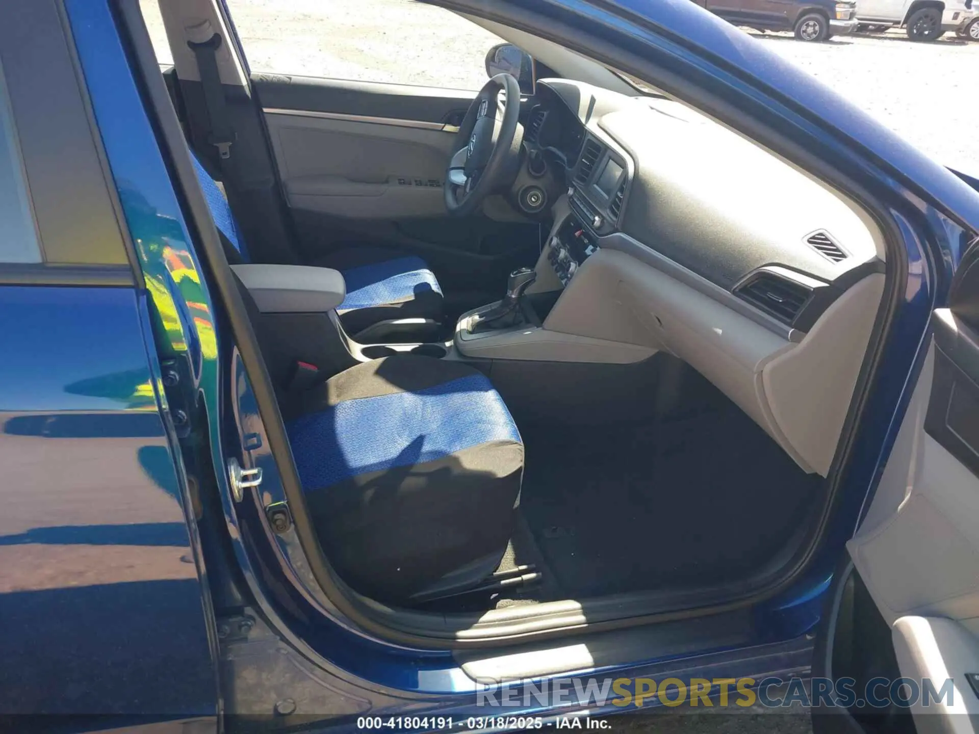 5 Photograph of a damaged car 5NPD74LF3LH528109 HYUNDAI ELANTRA 2020