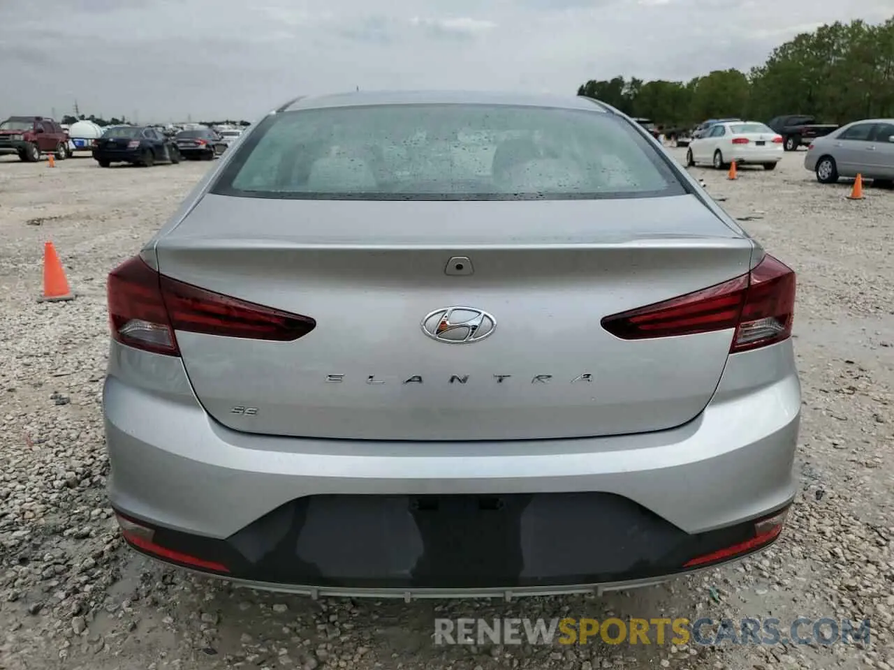 6 Photograph of a damaged car 5NPD74LF4LH615226 HYUNDAI ELANTRA 2020