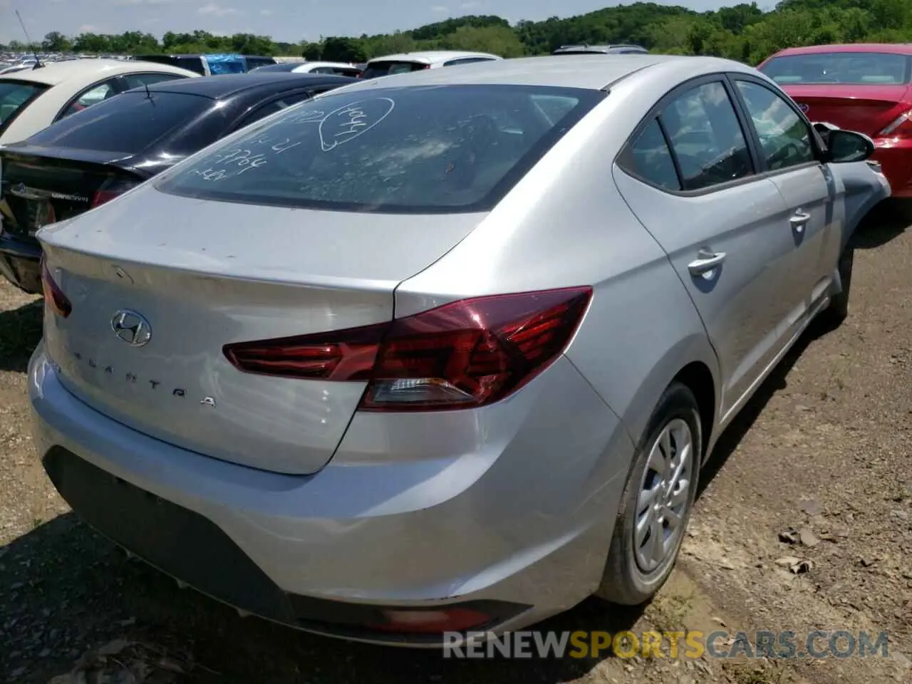 4 Photograph of a damaged car 5NPD74LF5LH540441 HYUNDAI ELANTRA 2020