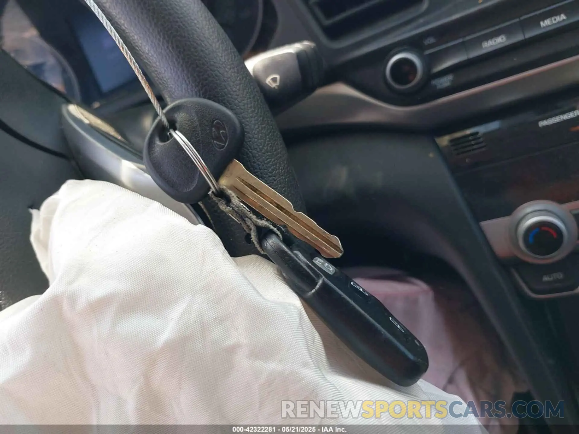 11 Photograph of a damaged car 5NPD74LF6LH503351 HYUNDAI ELANTRA 2020