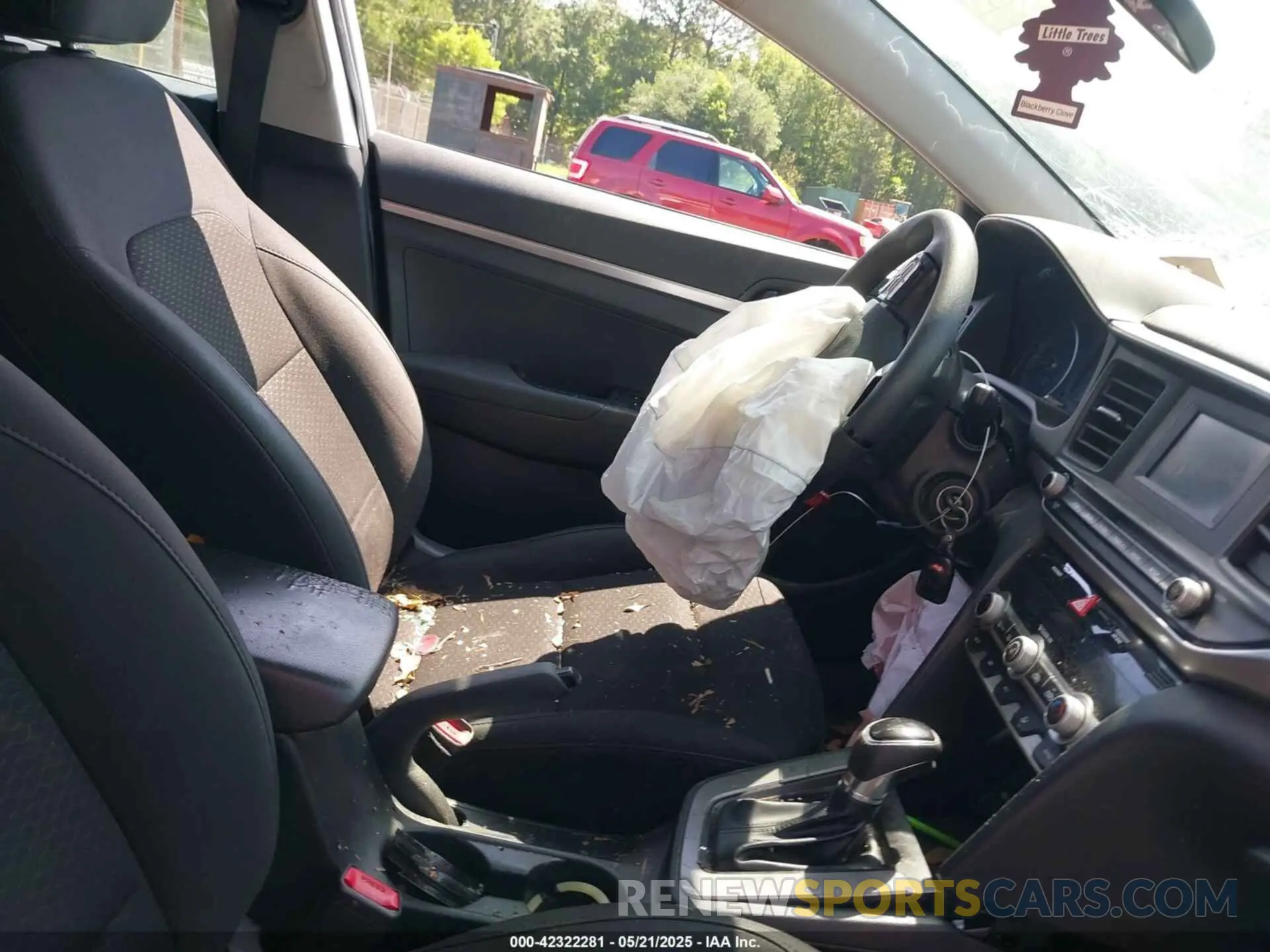 5 Photograph of a damaged car 5NPD74LF6LH503351 HYUNDAI ELANTRA 2020