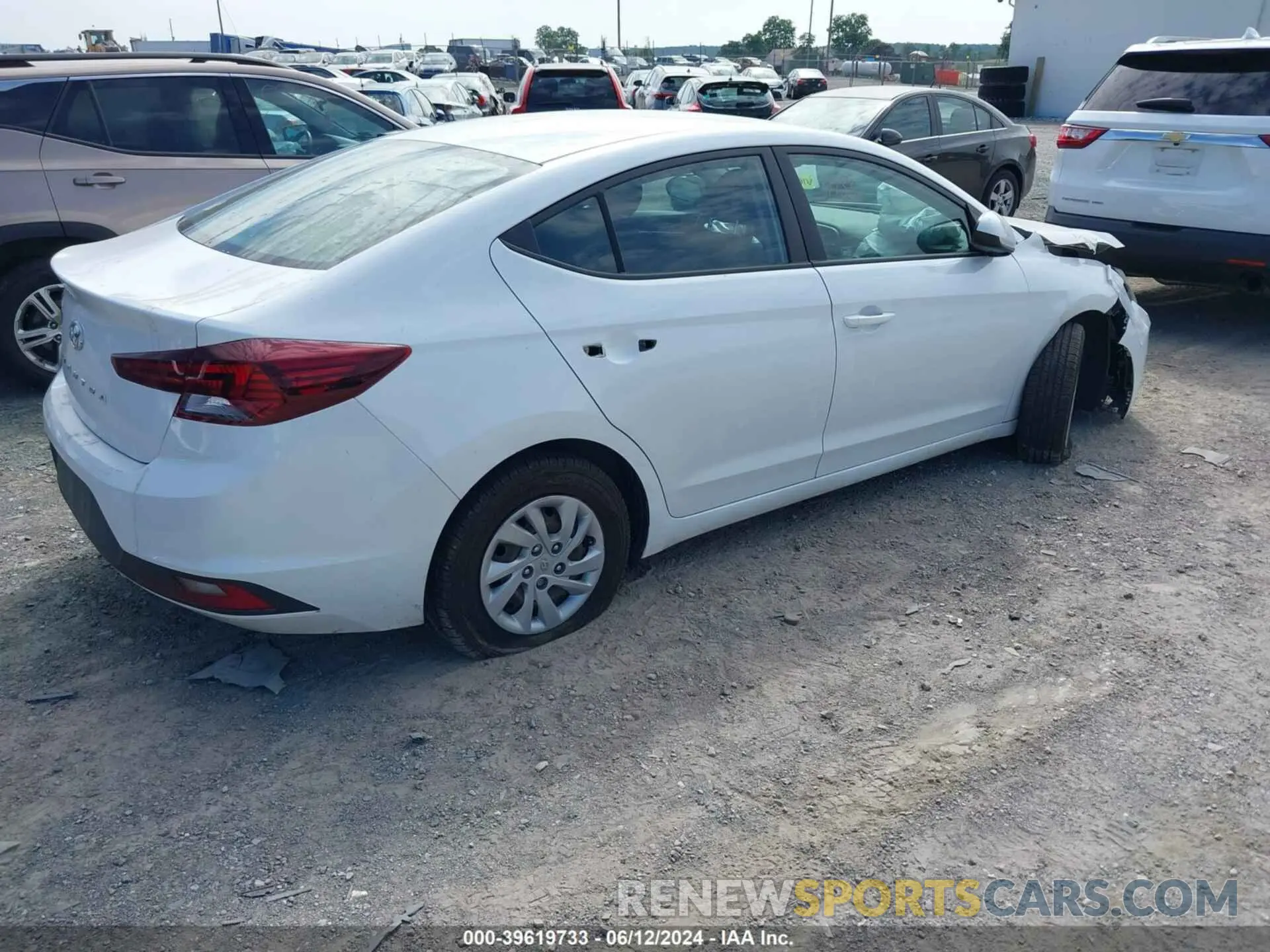 4 Photograph of a damaged car 5NPD74LF6LH530453 HYUNDAI ELANTRA 2020