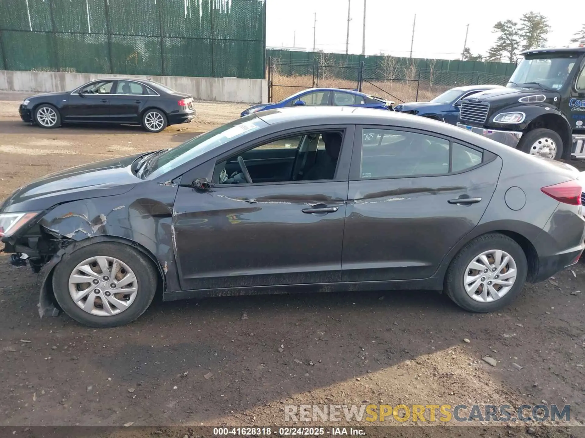 14 Photograph of a damaged car 5NPD74LF7LH591827 HYUNDAI ELANTRA 2020