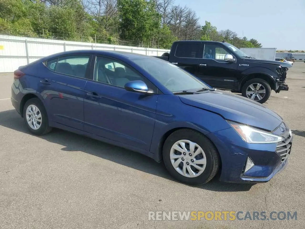 4 Photograph of a damaged car 5NPD74LF8LH588869 HYUNDAI ELANTRA 2020