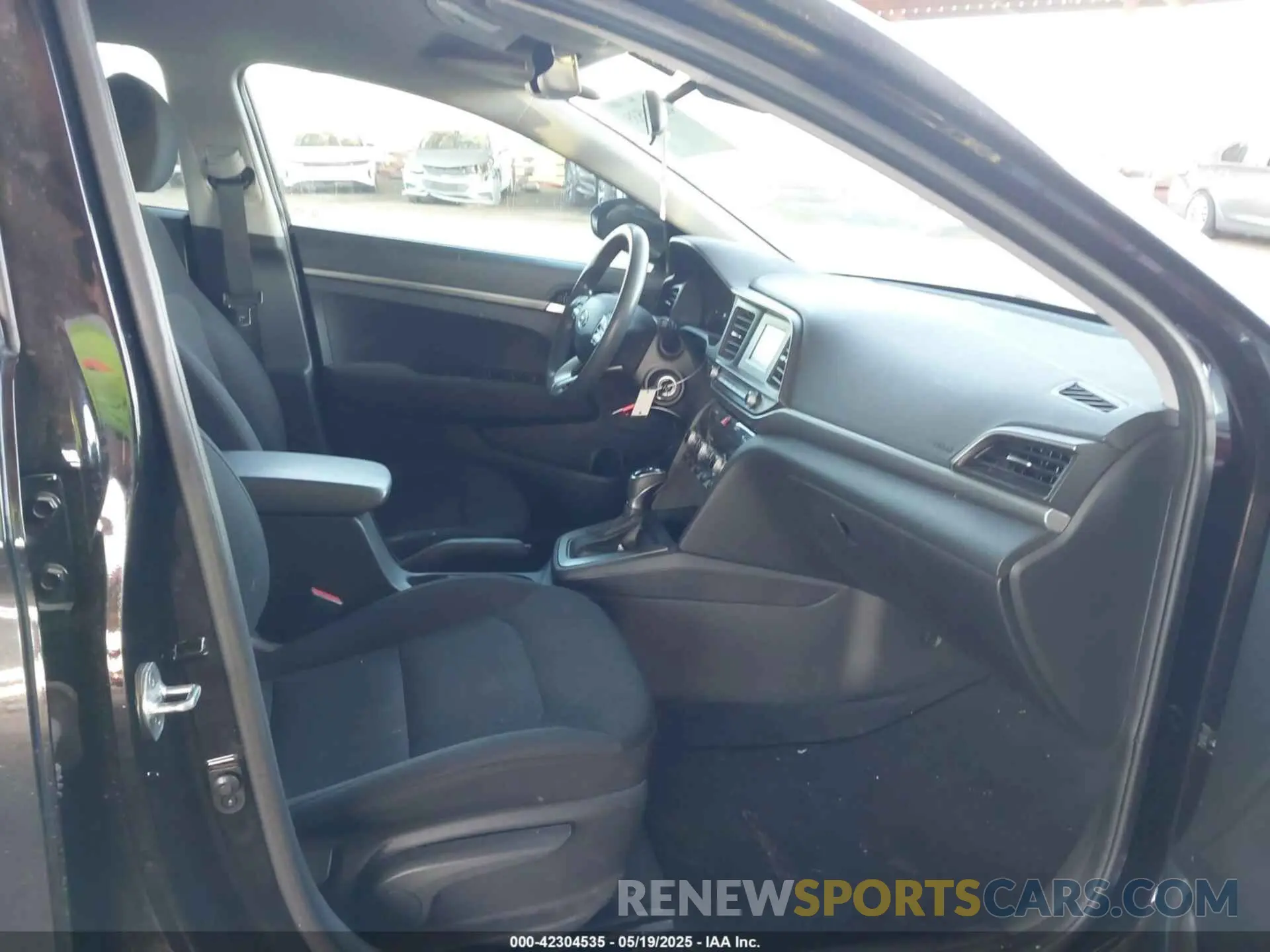 5 Photograph of a damaged car 5NPD74LF9LH541723 HYUNDAI ELANTRA 2020