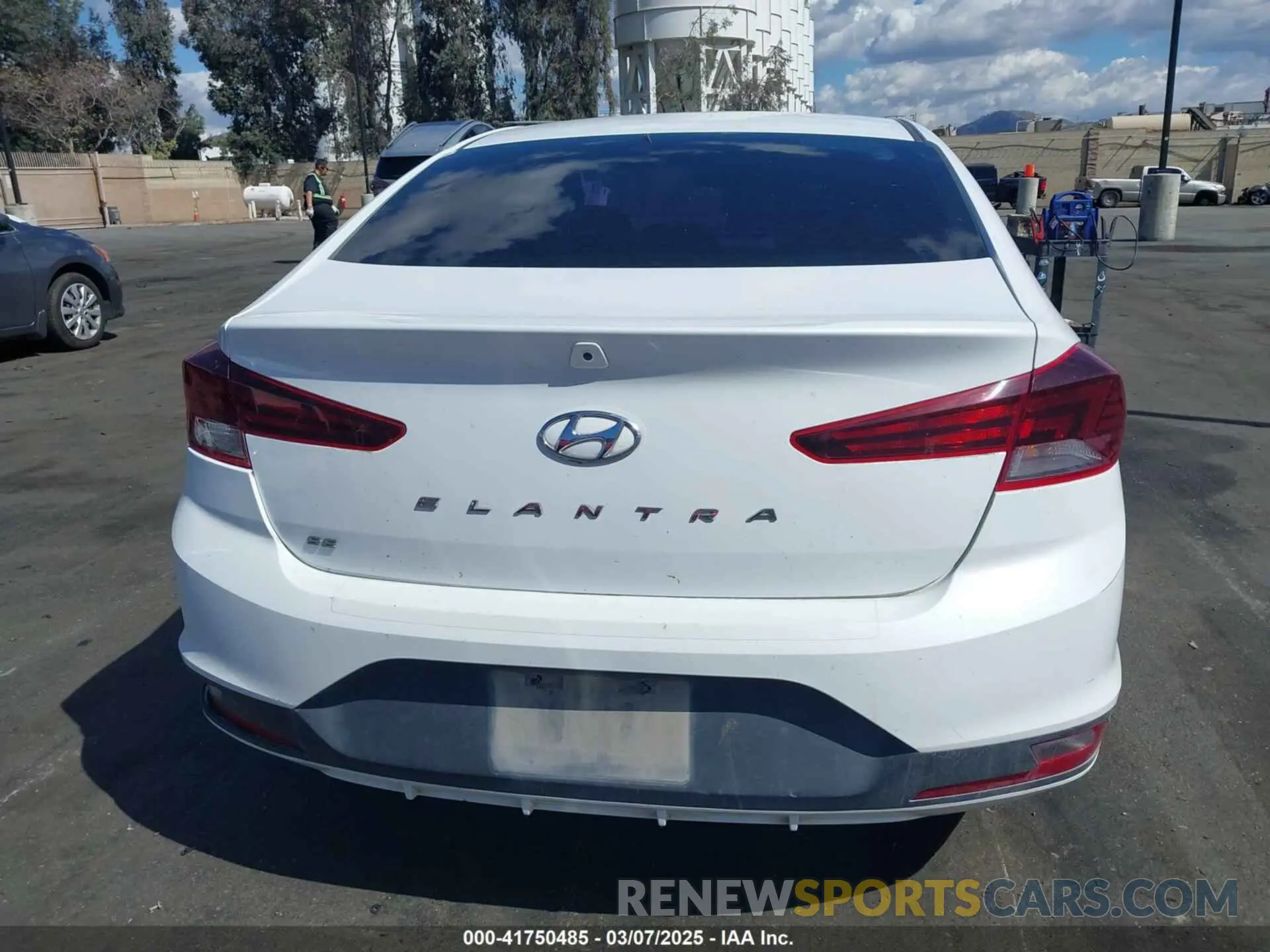 17 Фотография поврежденного автомобиля 5NPD74LF9LH611446 HYUNDAI ELANTRA 2020