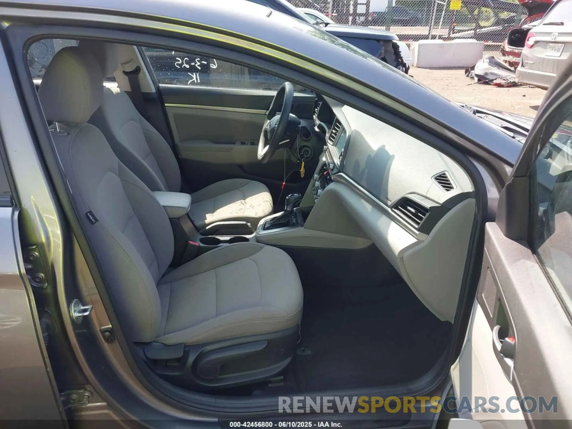 5 Photograph of a damaged car 5NPD84LF0LH526802 HYUNDAI ELANTRA 2020