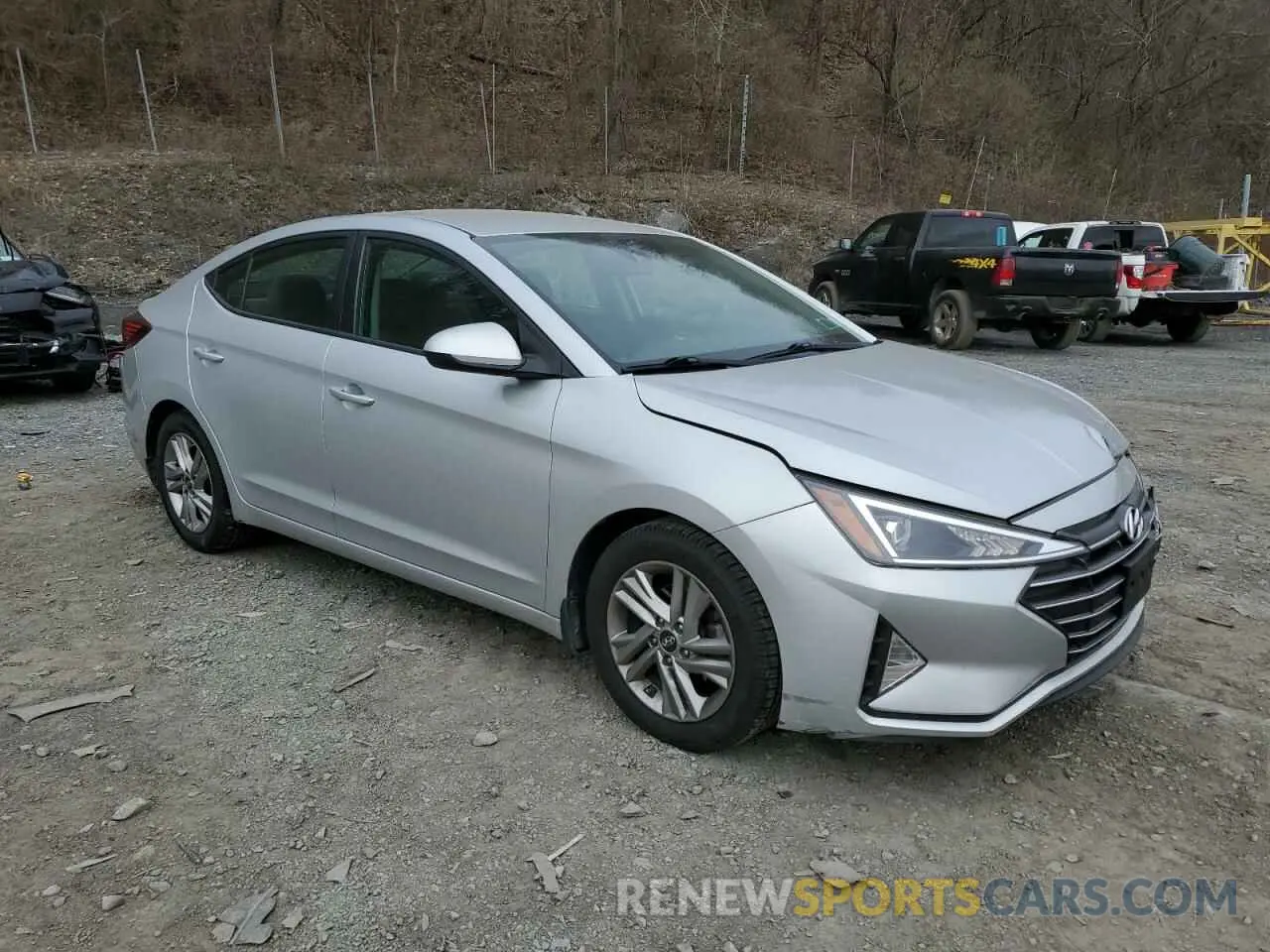 4 Photograph of a damaged car 5NPD84LF0LH530607 HYUNDAI ELANTRA 2020