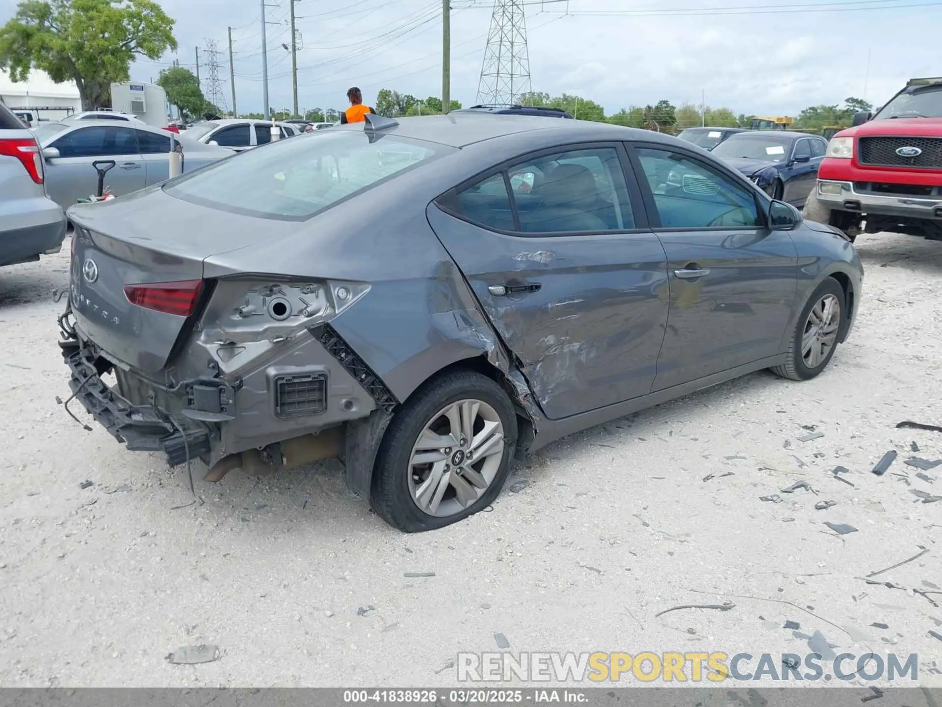 4 Photograph of a damaged car 5NPD84LF0LH544040 HYUNDAI ELANTRA 2020