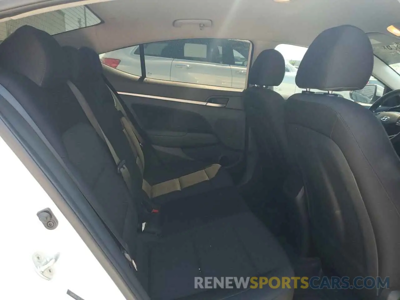 10 Photograph of a damaged car 5NPD84LF0LH565065 HYUNDAI ELANTRA 2020