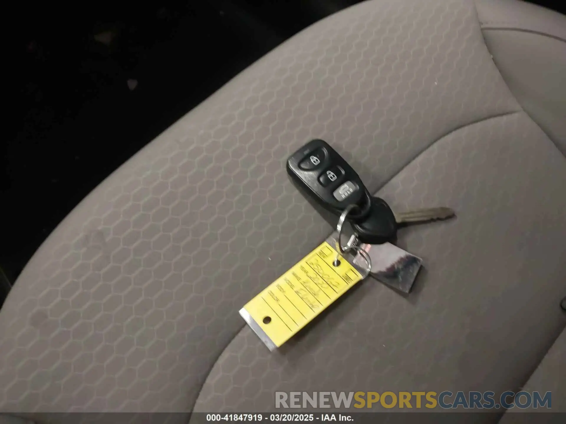 11 Photograph of a damaged car 5NPD84LF0LH569424 HYUNDAI ELANTRA 2020