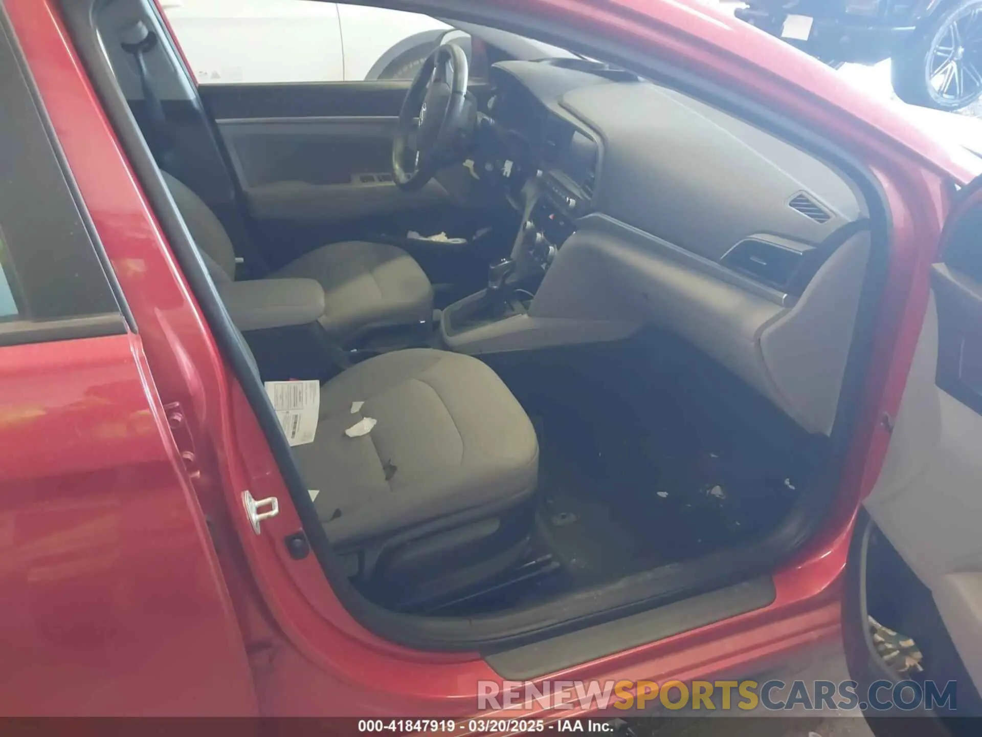 5 Photograph of a damaged car 5NPD84LF0LH569424 HYUNDAI ELANTRA 2020