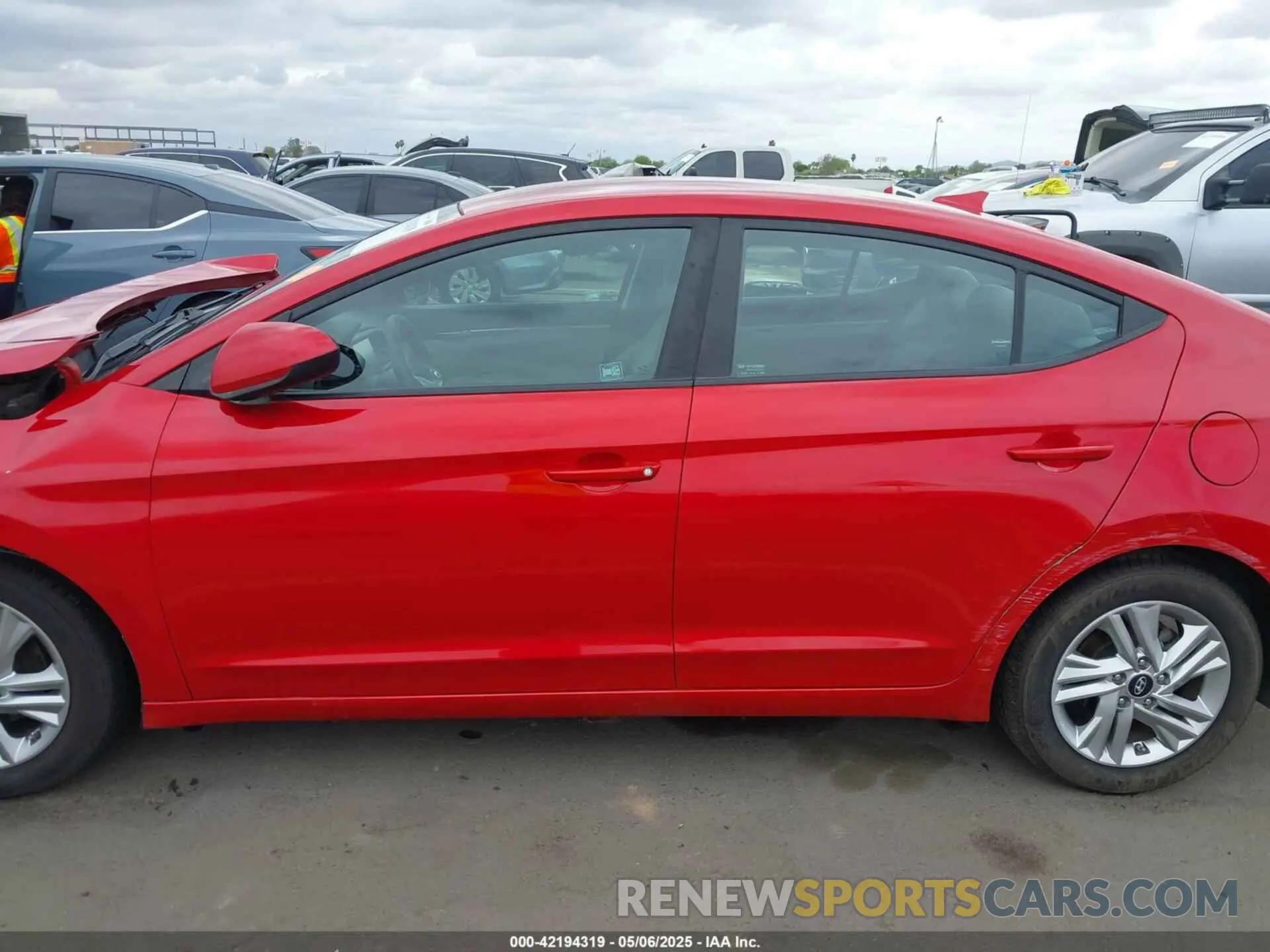 17 Photograph of a damaged car 5NPD84LF0LH577975 HYUNDAI ELANTRA 2020