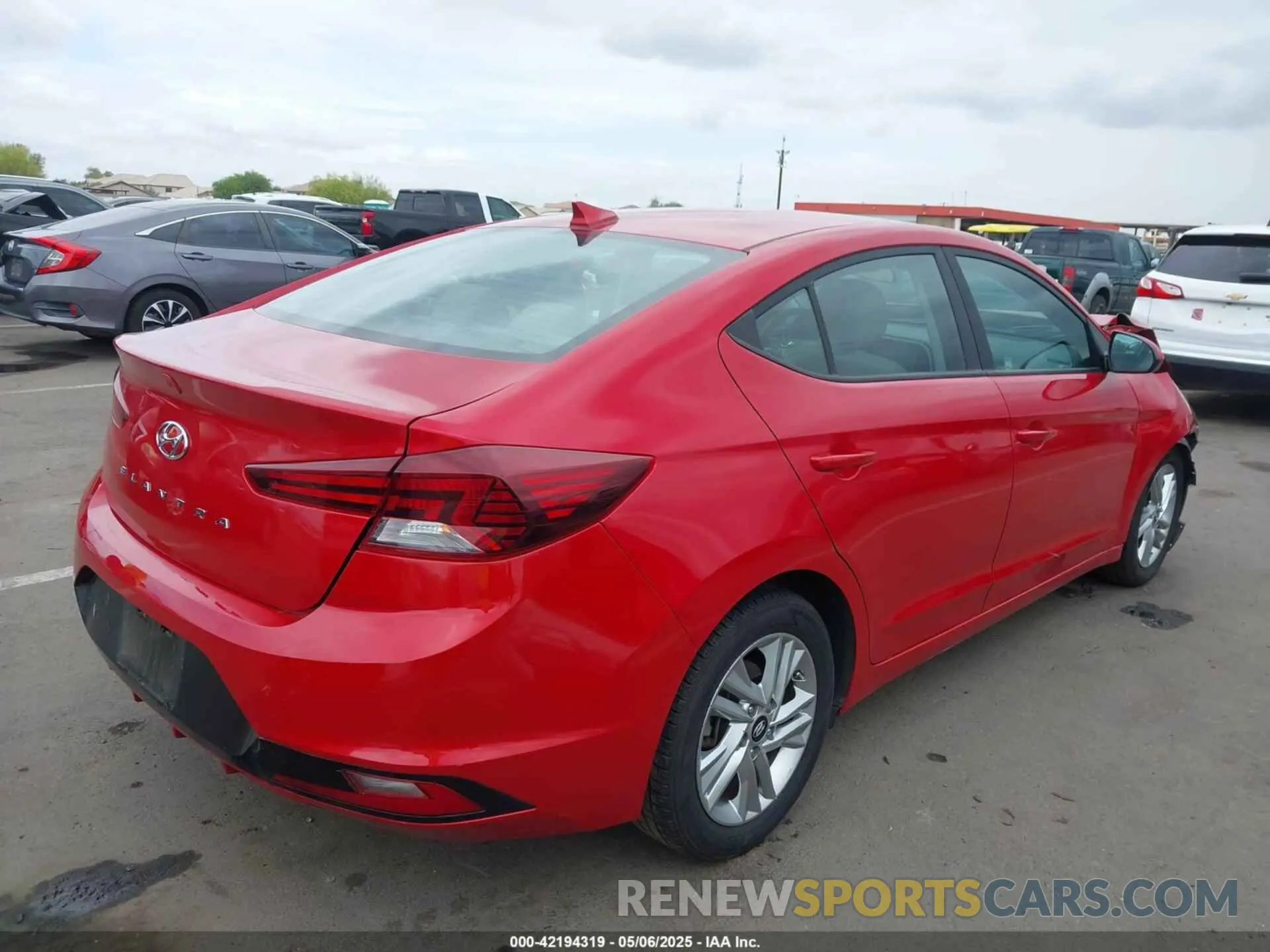 4 Photograph of a damaged car 5NPD84LF0LH577975 HYUNDAI ELANTRA 2020