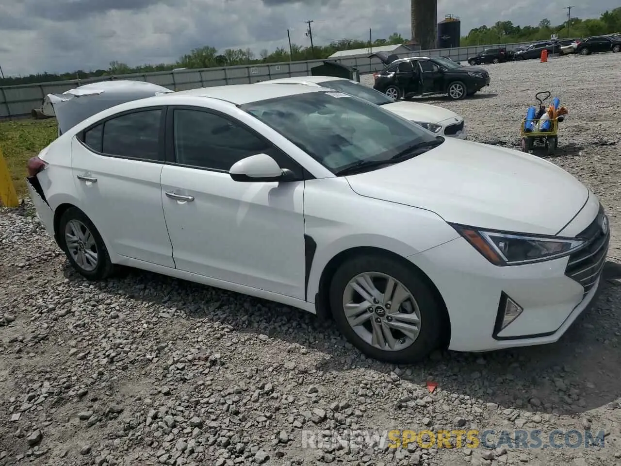 4 Photograph of a damaged car 5NPD84LF0LH601045 HYUNDAI ELANTRA 2020