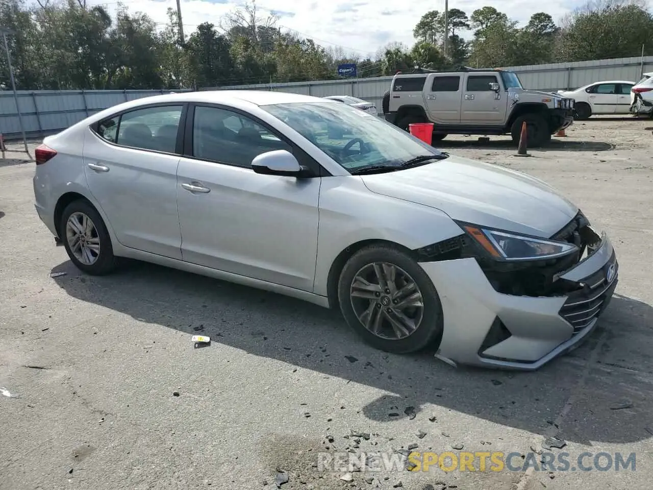 4 Photograph of a damaged car 5NPD84LF1LH523228 HYUNDAI ELANTRA 2020