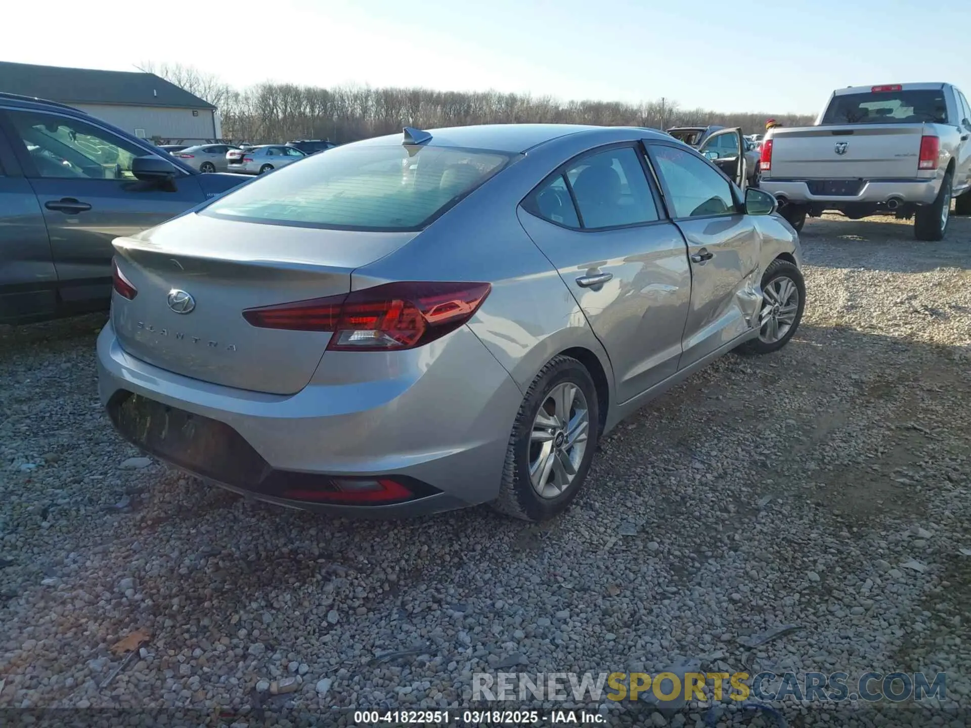 4 Photograph of a damaged car 5NPD84LF1LH583851 HYUNDAI ELANTRA 2020
