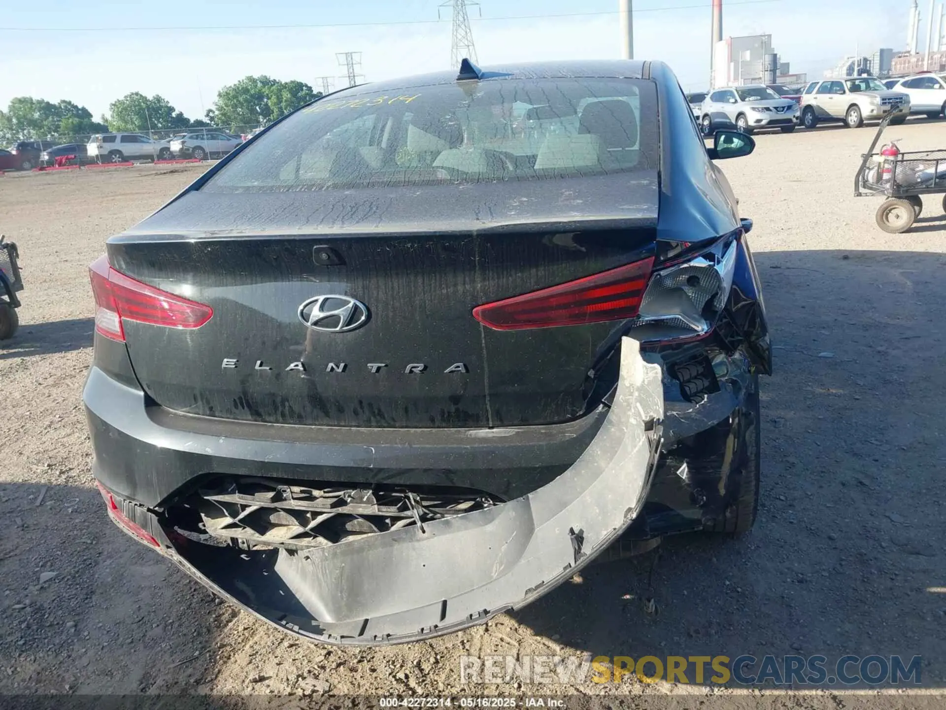 17 Photograph of a damaged car 5NPD84LF1LH624740 HYUNDAI ELANTRA 2020