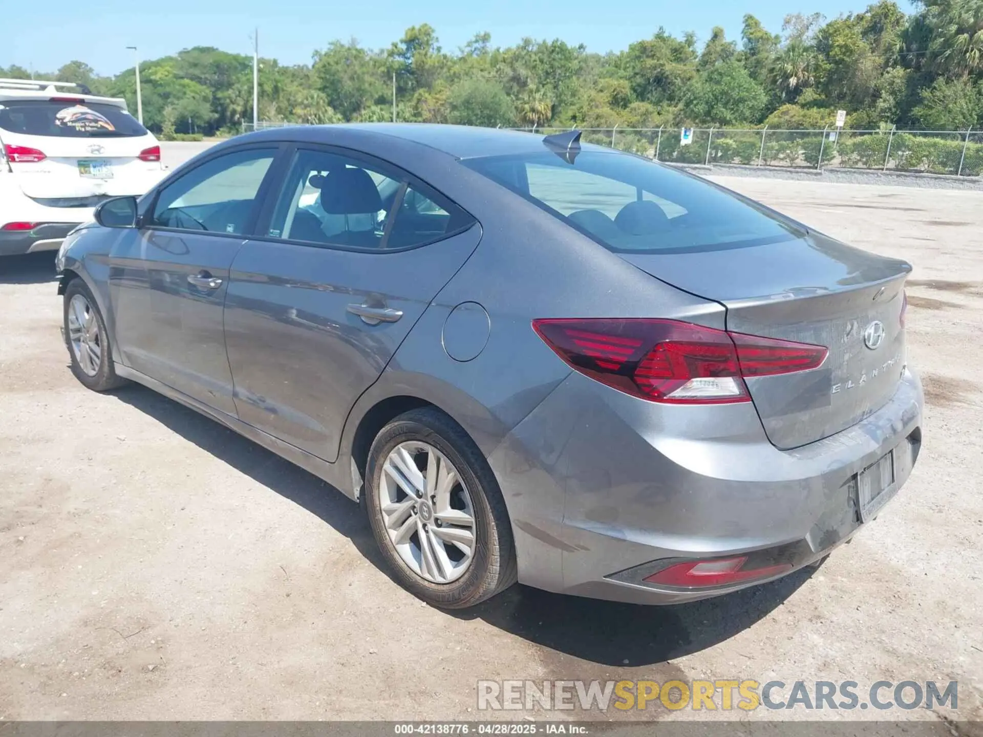 3 Фотография поврежденного автомобиля 5NPD84LF2LH525411 HYUNDAI ELANTRA 2020