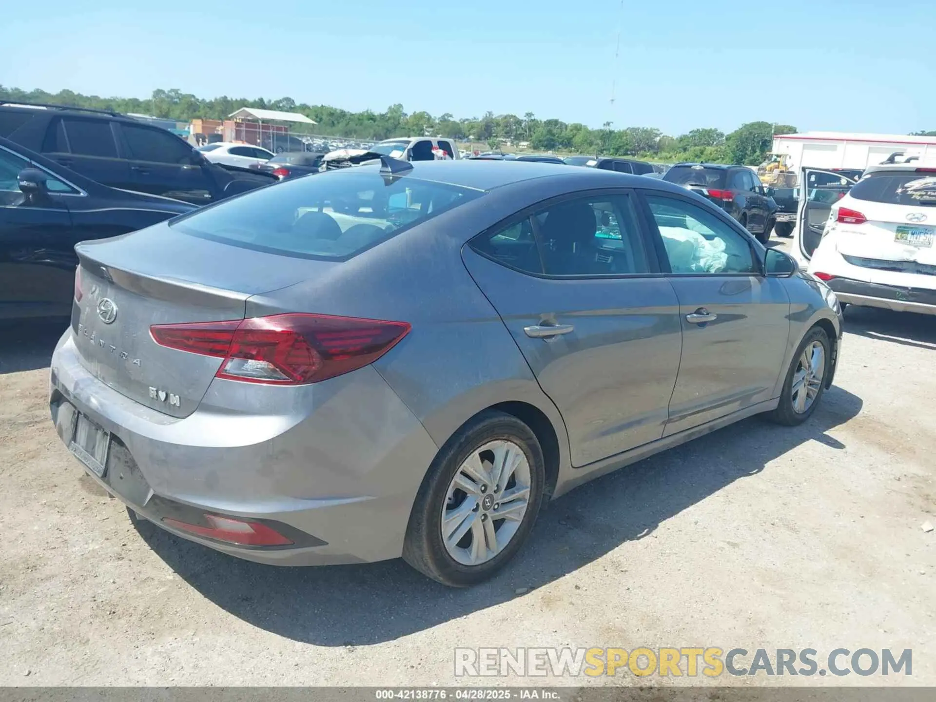 4 Фотография поврежденного автомобиля 5NPD84LF2LH525411 HYUNDAI ELANTRA 2020
