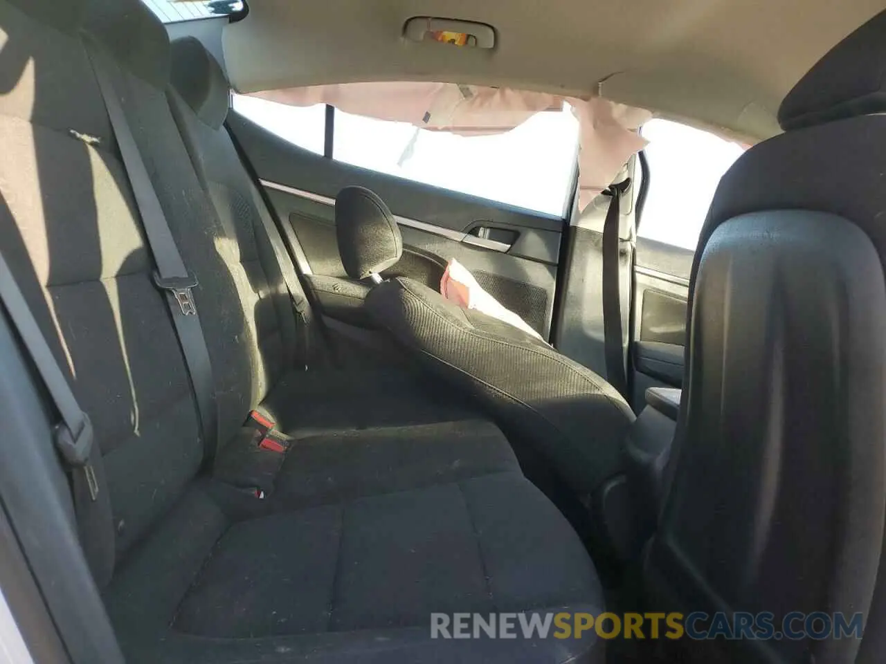 10 Photograph of a damaged car 5NPD84LF2LH546758 HYUNDAI ELANTRA 2020