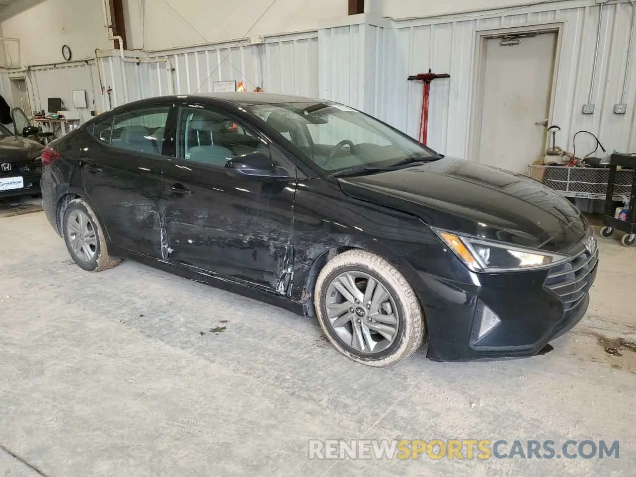 4 Photograph of a damaged car 5NPD84LF2LH624634 HYUNDAI ELANTRA 2020