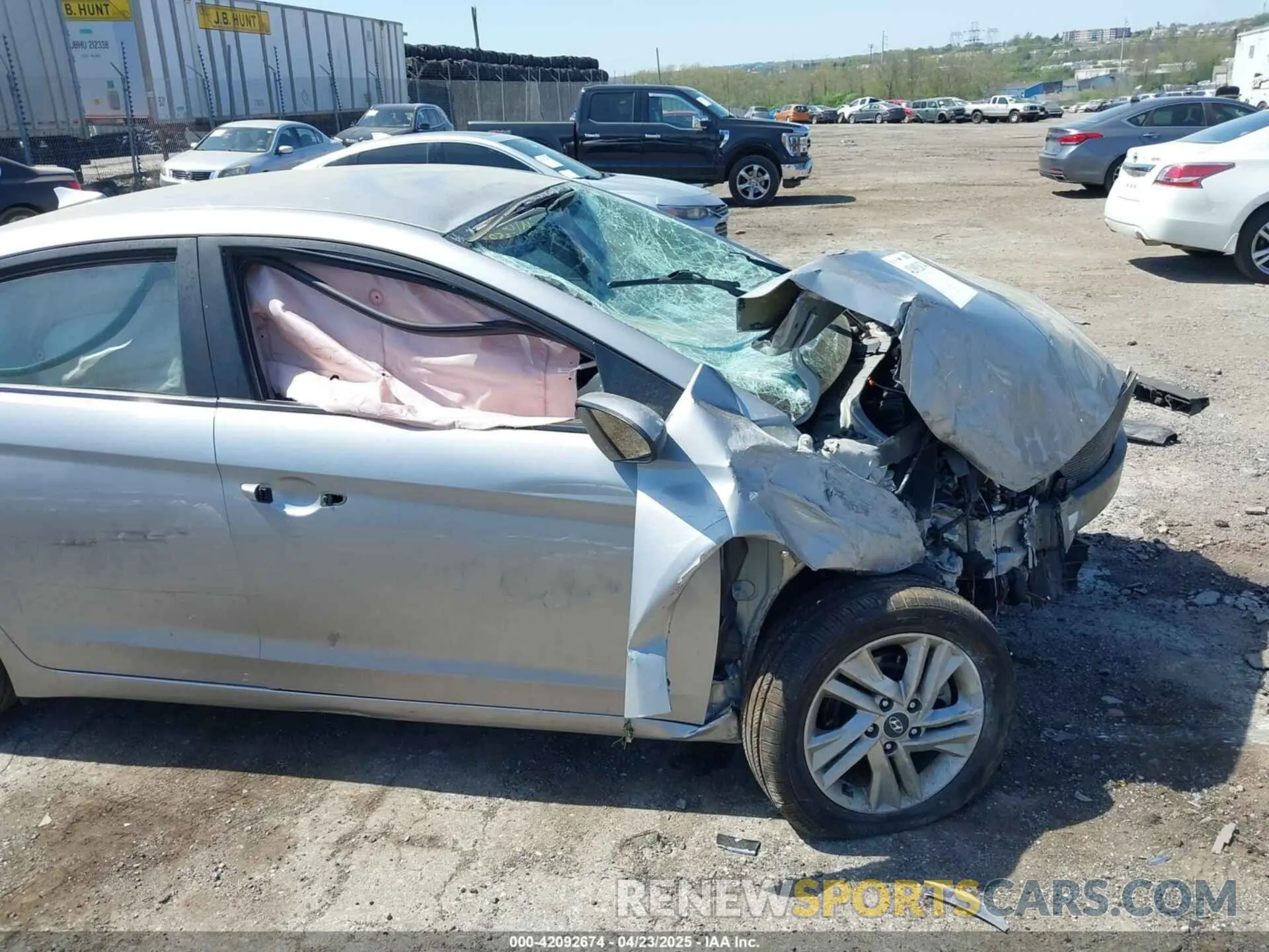 17 Photograph of a damaged car 5NPD84LF4LH553503 HYUNDAI ELANTRA 2020