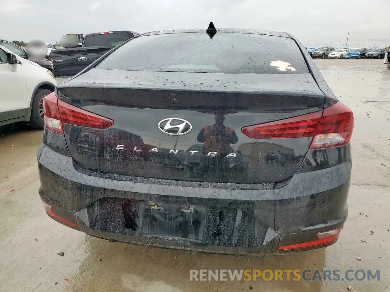 8 Photograph of a damaged car 5NPD84LF4LH560953 HYUNDAI ELANTRA 2020