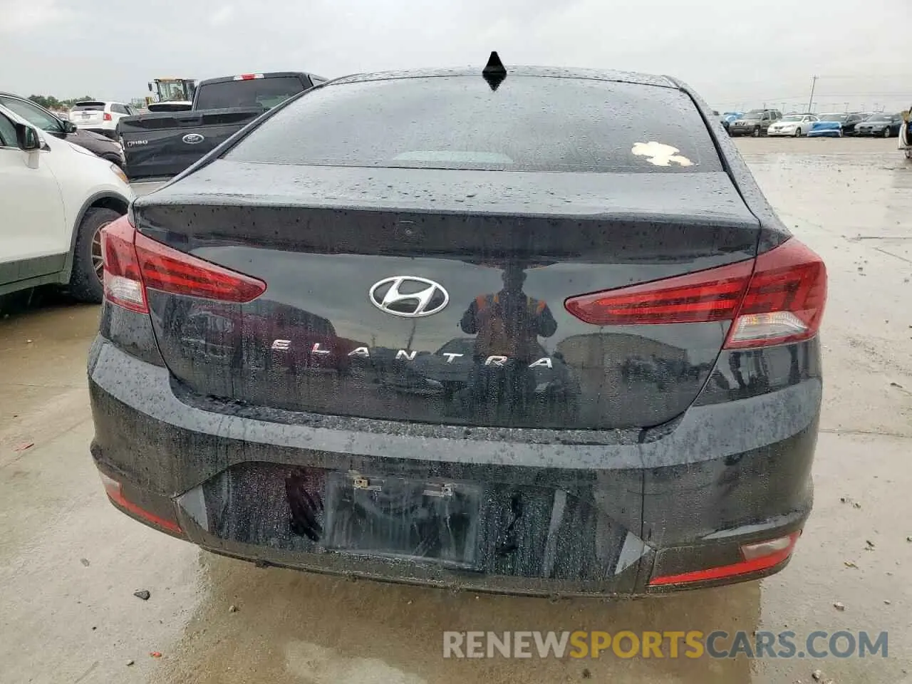 9 Photograph of a damaged car 5NPD84LF4LH560953 HYUNDAI ELANTRA 2020