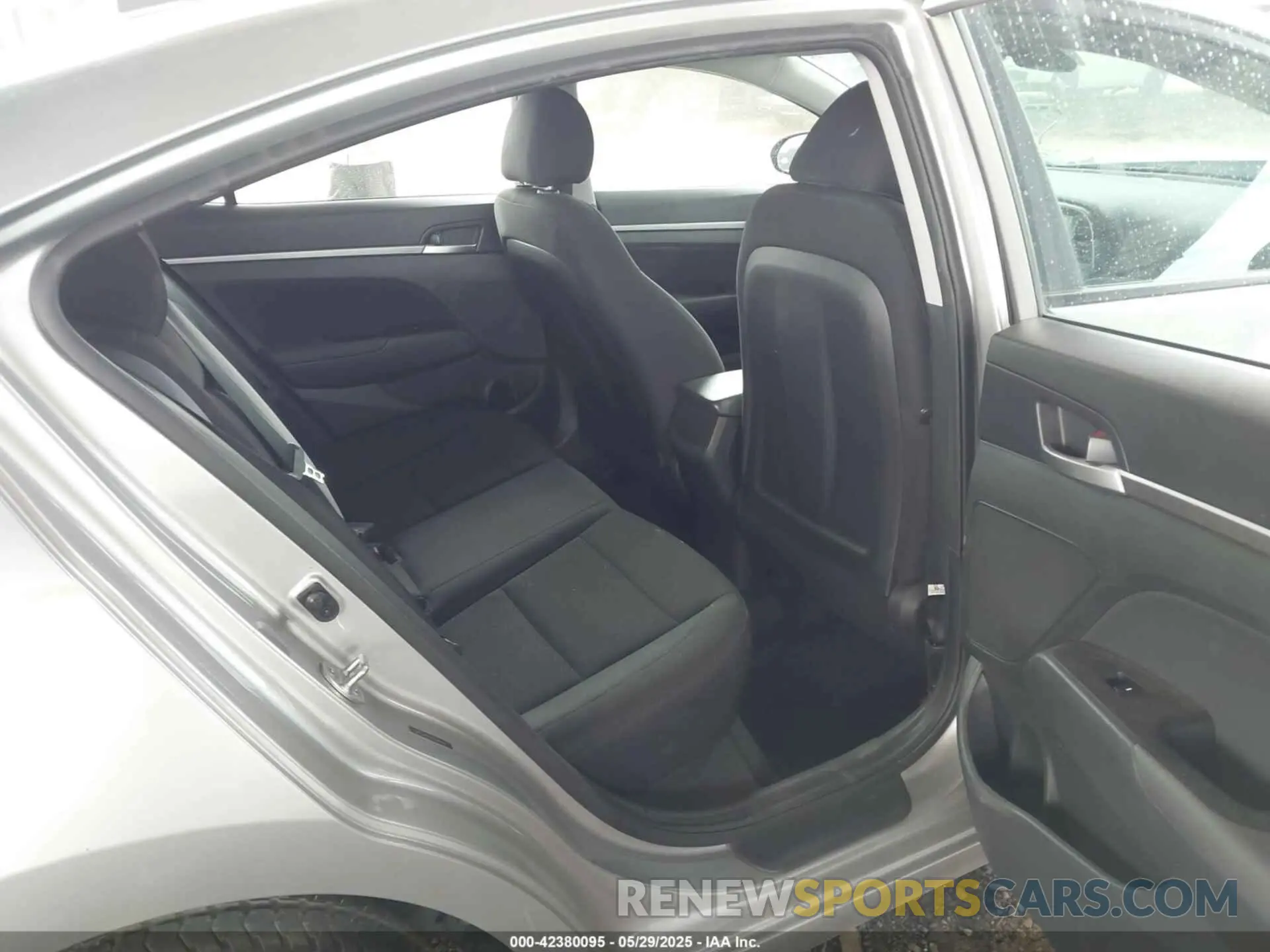 8 Photograph of a damaged car 5NPD84LF4LH568504 HYUNDAI ELANTRA 2020