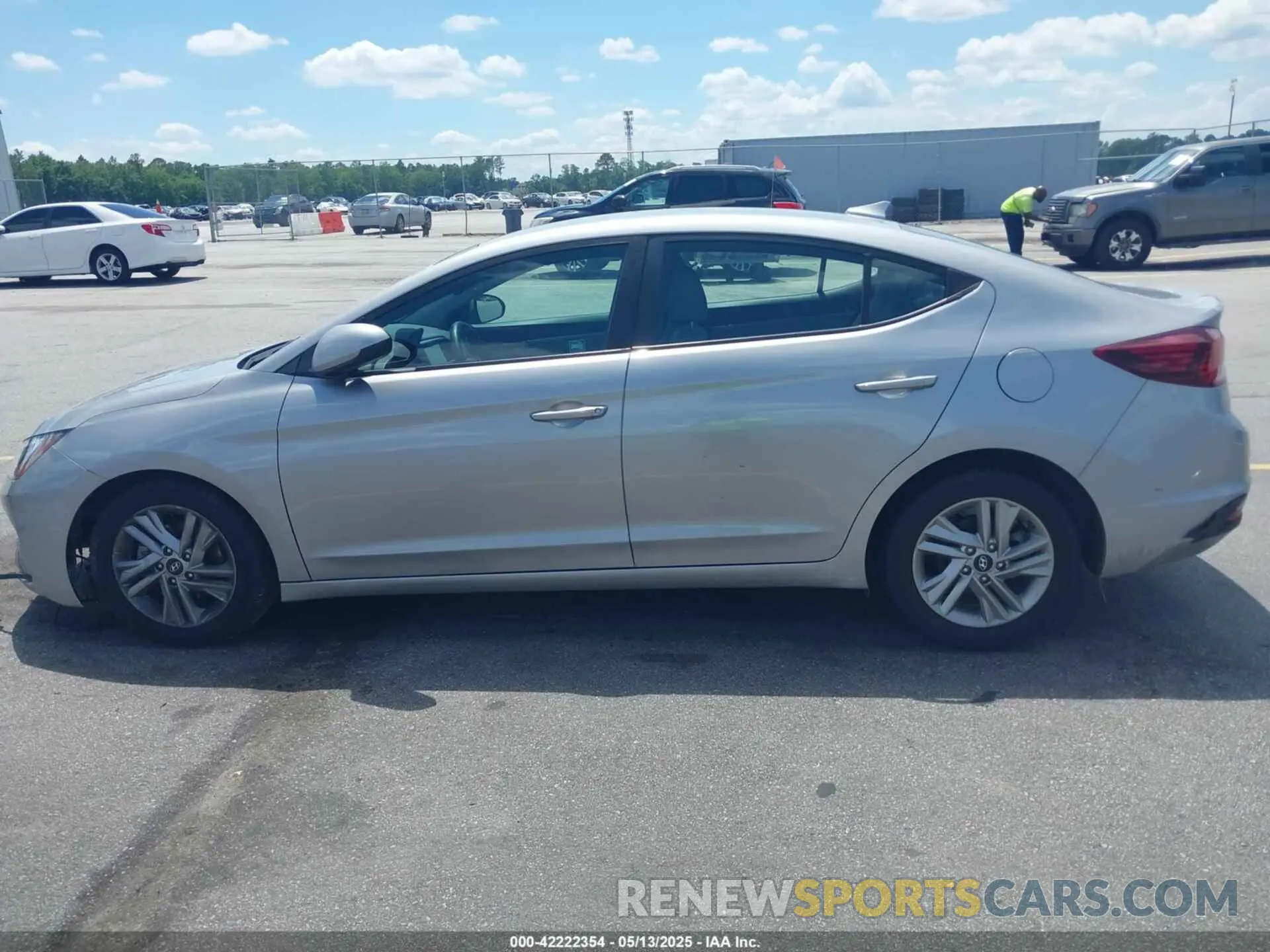14 Photograph of a damaged car 5NPD84LF4LH584511 HYUNDAI ELANTRA 2020