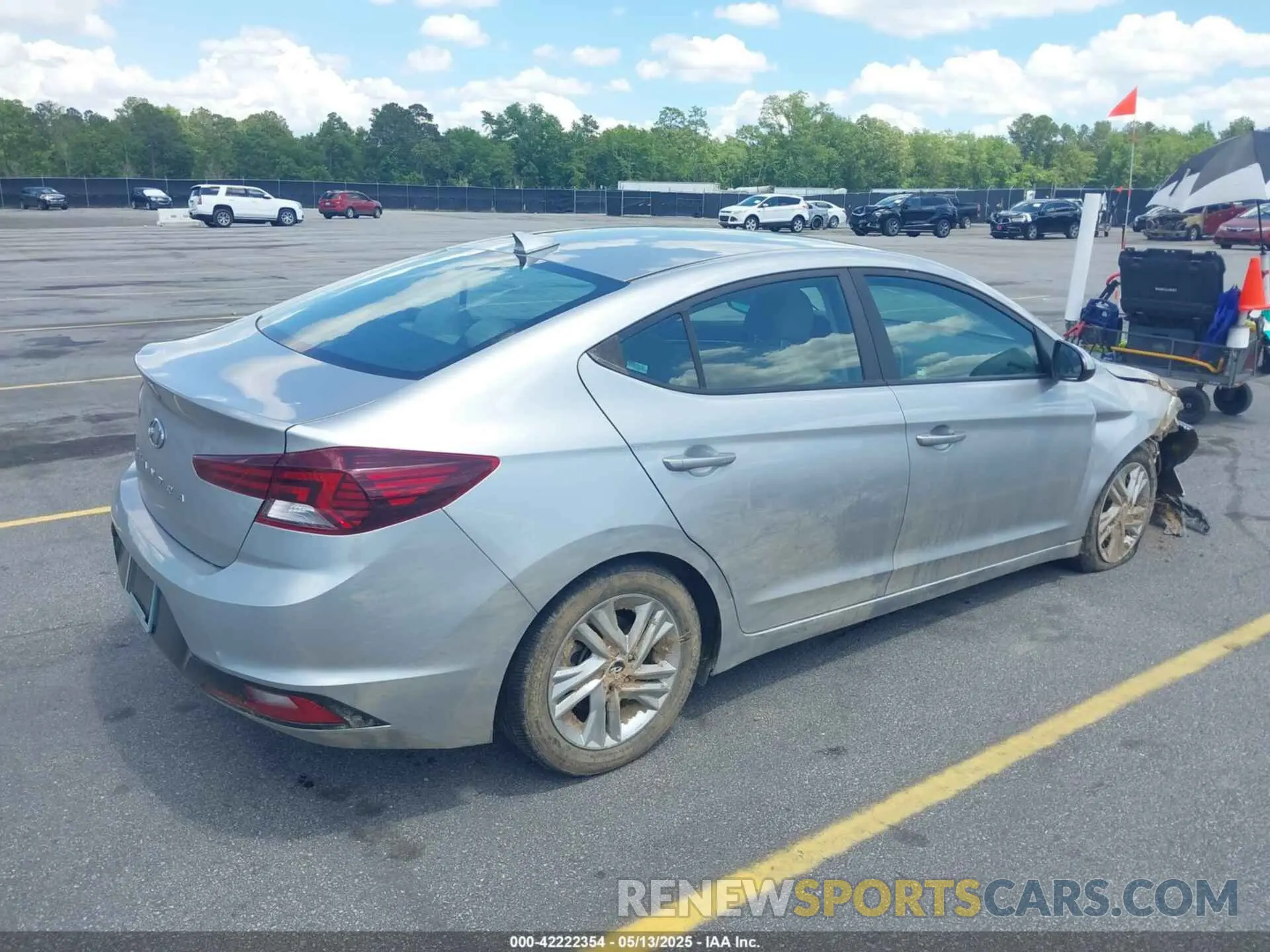 4 Photograph of a damaged car 5NPD84LF4LH584511 HYUNDAI ELANTRA 2020