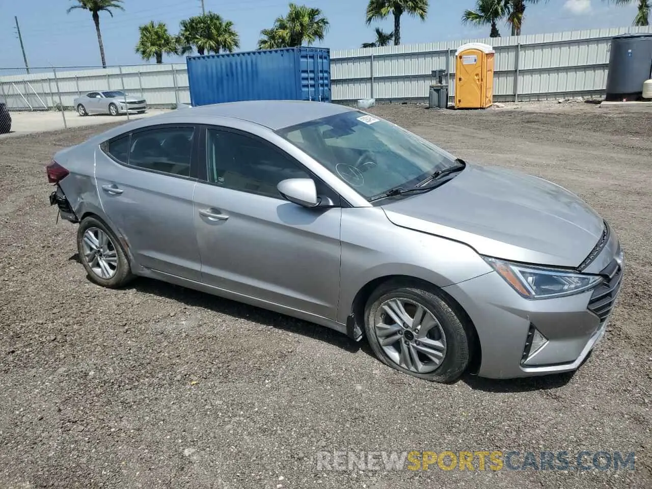 4 Photograph of a damaged car 5NPD84LF4LH608371 HYUNDAI ELANTRA 2020