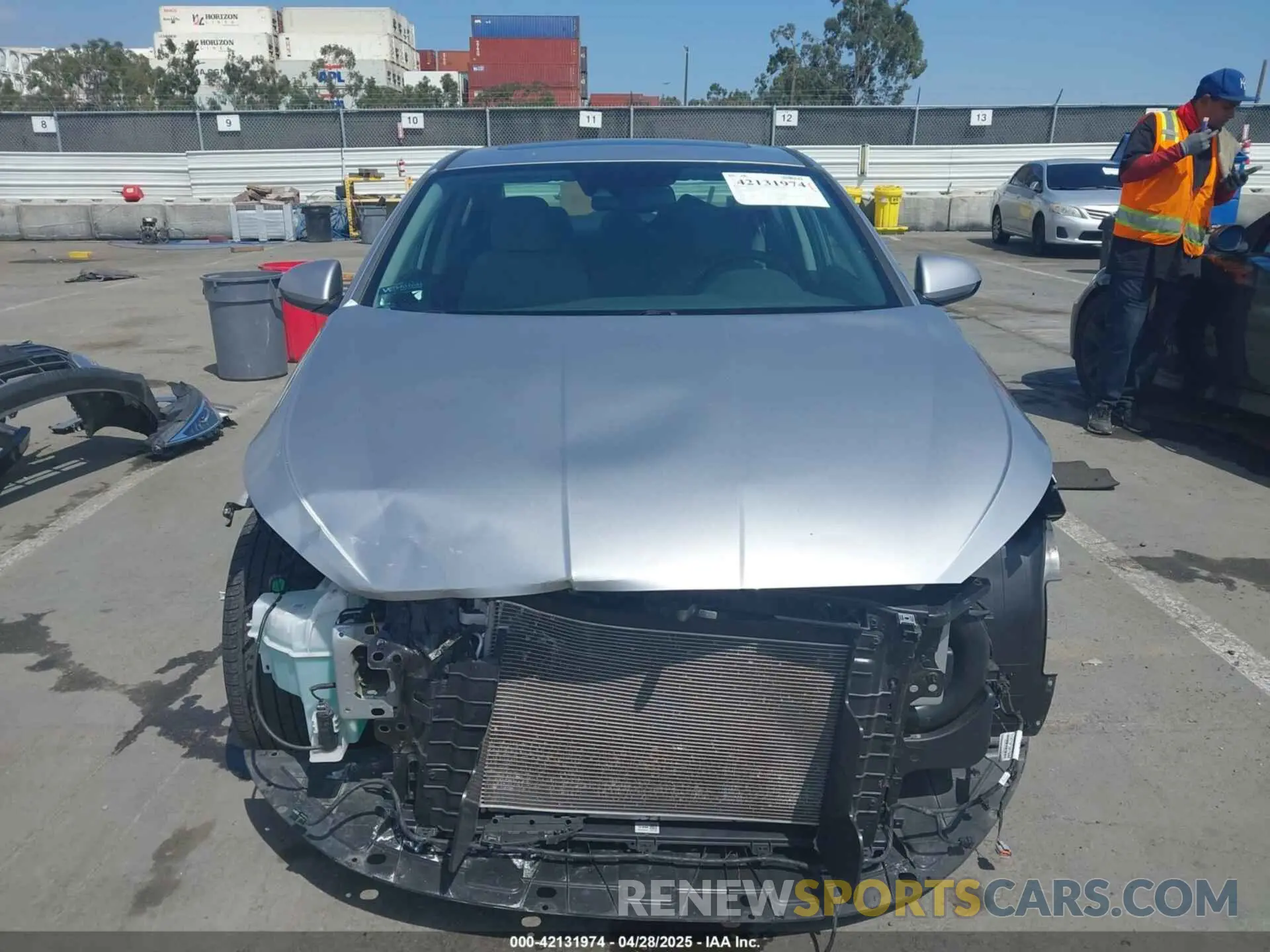 13 Photograph of a damaged car 5NPD84LF4LH631116 HYUNDAI ELANTRA 2020