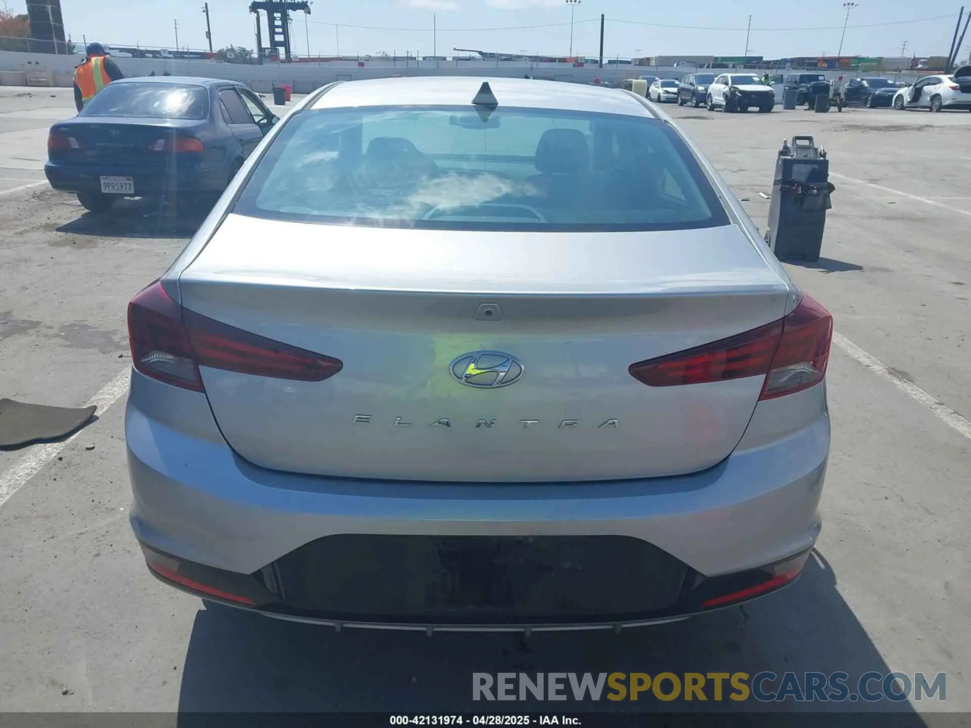 17 Photograph of a damaged car 5NPD84LF4LH631116 HYUNDAI ELANTRA 2020