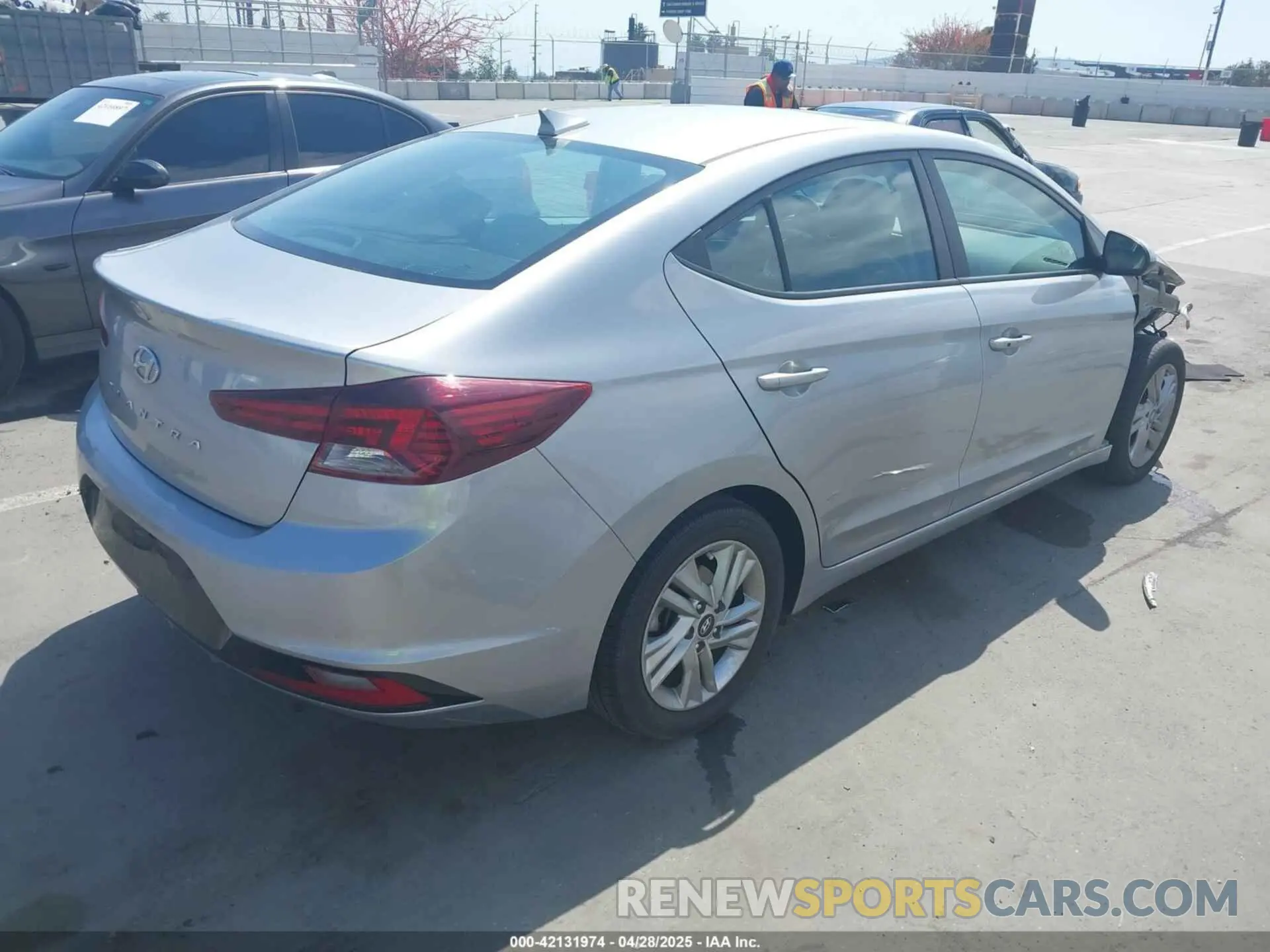 4 Photograph of a damaged car 5NPD84LF4LH631116 HYUNDAI ELANTRA 2020