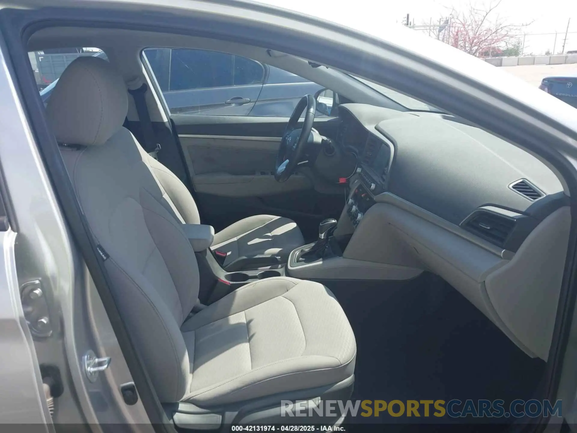 5 Photograph of a damaged car 5NPD84LF4LH631116 HYUNDAI ELANTRA 2020
