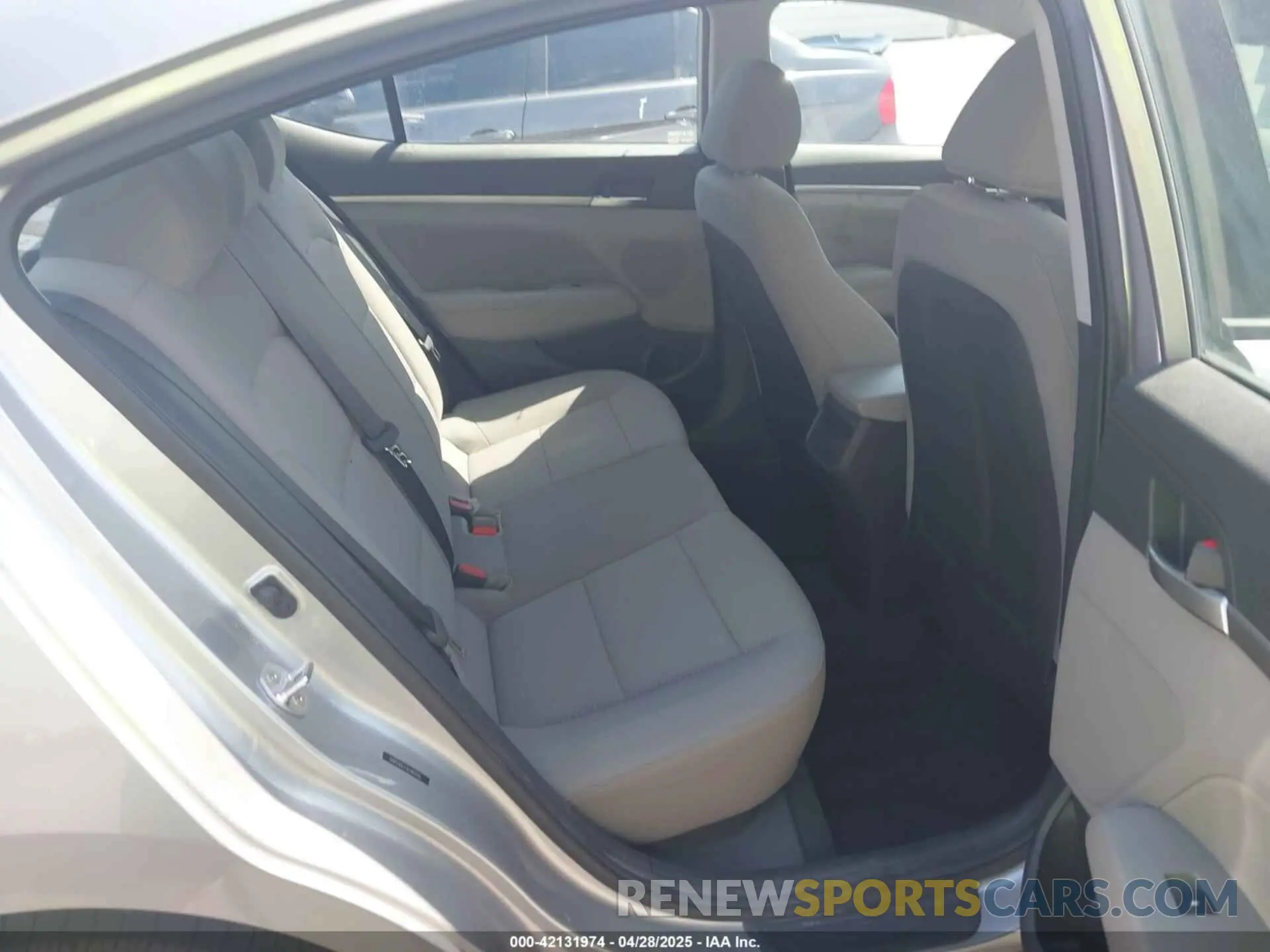 8 Photograph of a damaged car 5NPD84LF4LH631116 HYUNDAI ELANTRA 2020