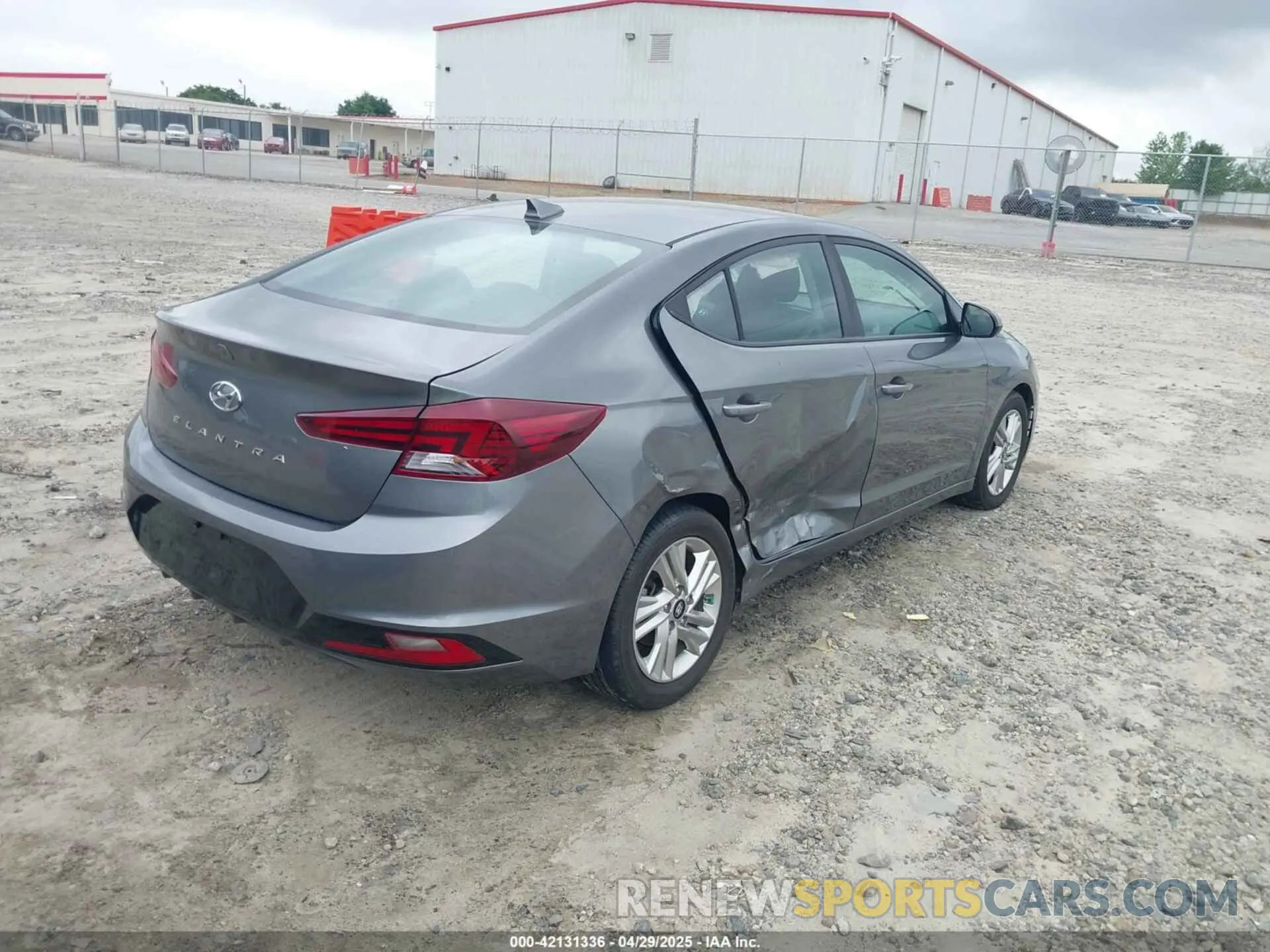 4 Photograph of a damaged car 5NPD84LF5LH510014 HYUNDAI ELANTRA 2020