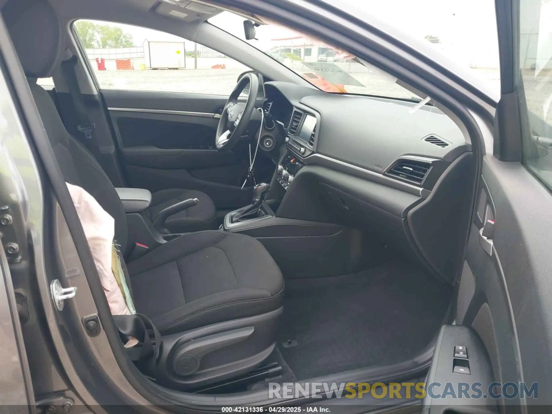 5 Photograph of a damaged car 5NPD84LF5LH510014 HYUNDAI ELANTRA 2020