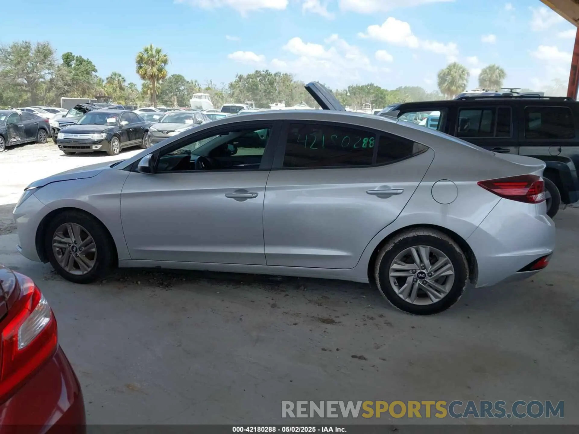 14 Photograph of a damaged car 5NPD84LF5LH512958 HYUNDAI ELANTRA 2020